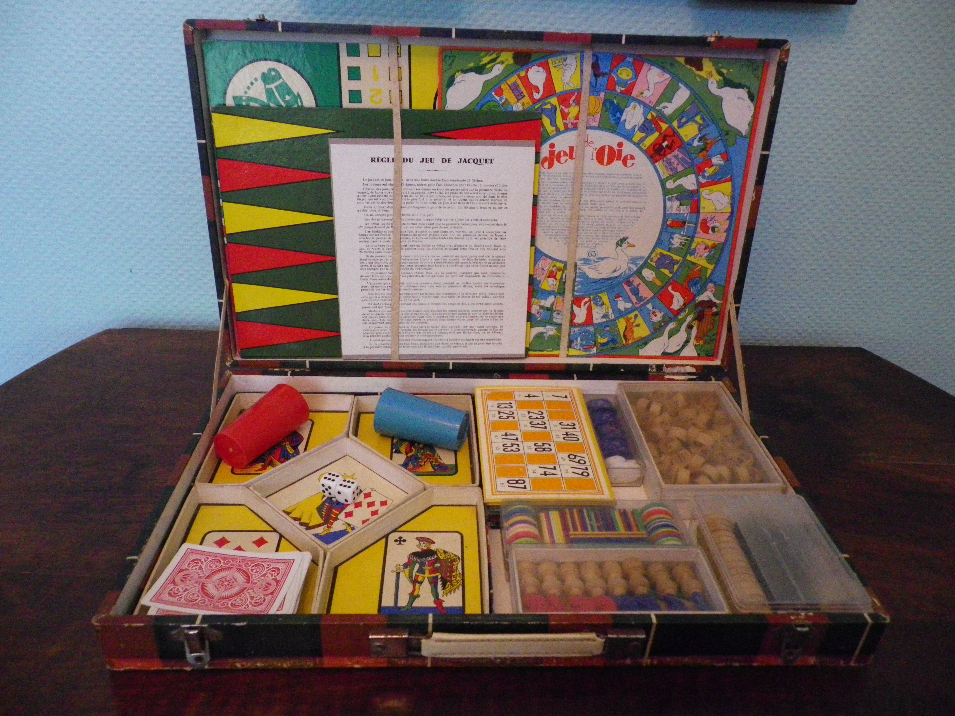 Old suitcase of board games, 7 games, - Rachez Paris -