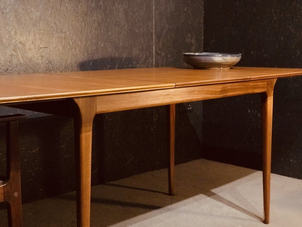 Extendable dining room table model t2 mid-century teak by Tom Robertson for McIntosh 1960s