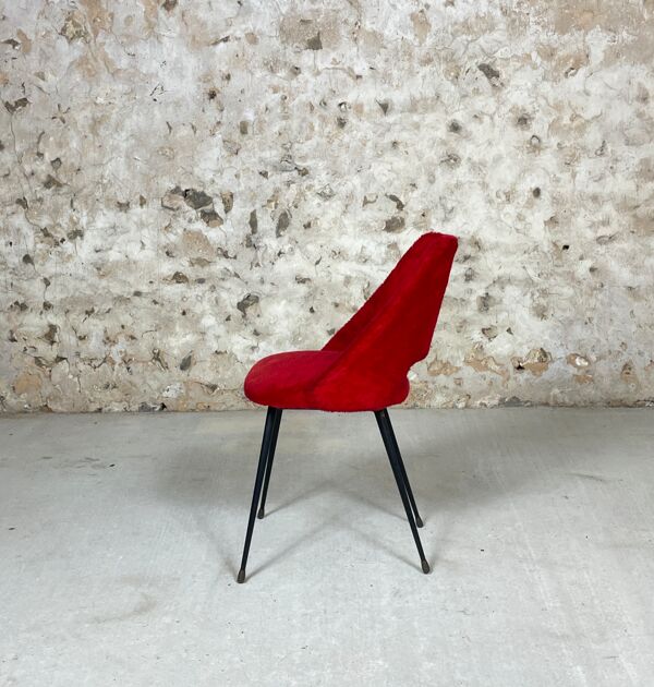 Chaise moumoute rouge