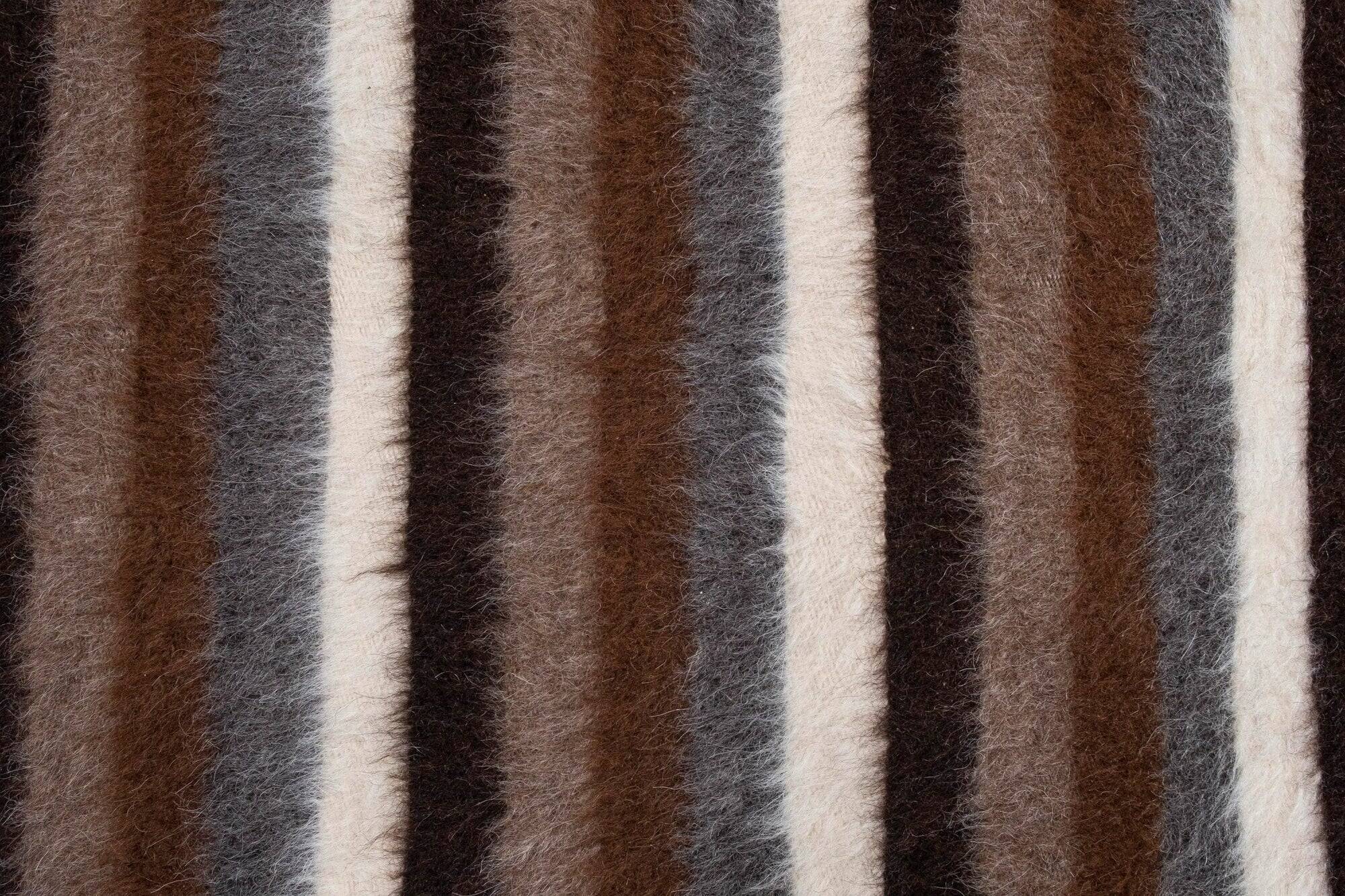 Vintage Turkish kilim, handwoven, 121x196 cm.