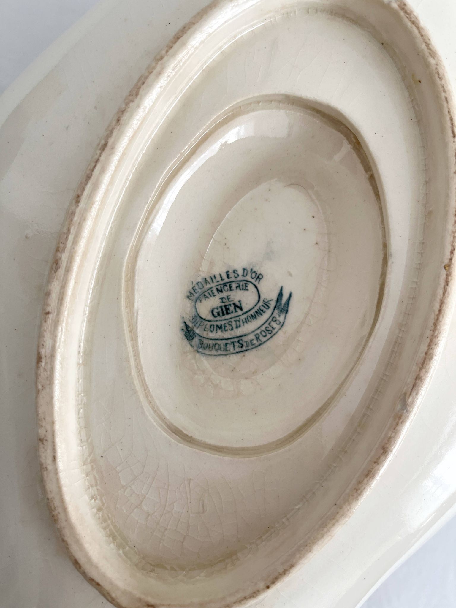 Opaque ironstone sauce boat "Bouquets de roses" from Gien