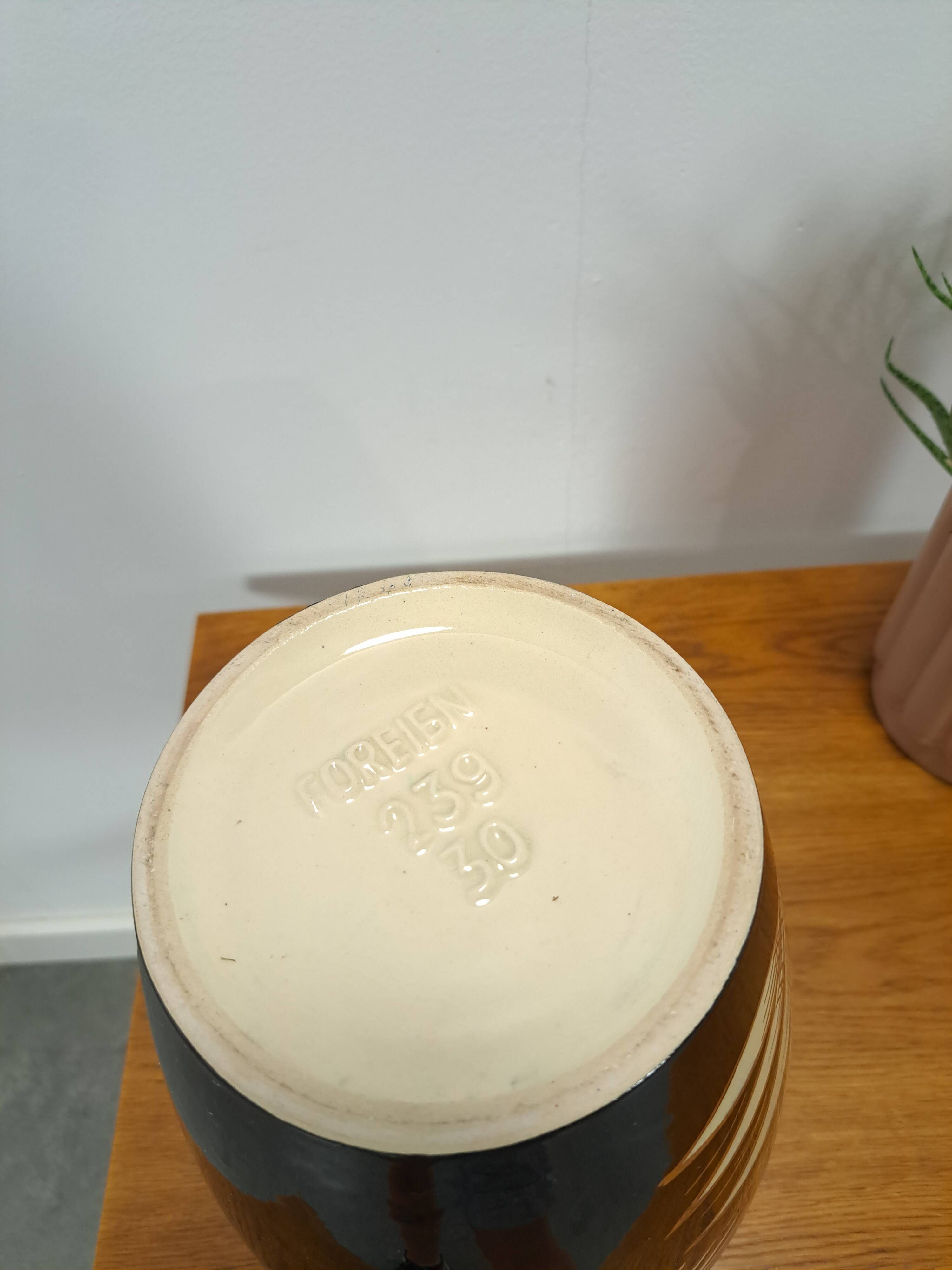 Porseleinen  vintage zwarte vaas Foreign, Scheurich, met gouden details en graan