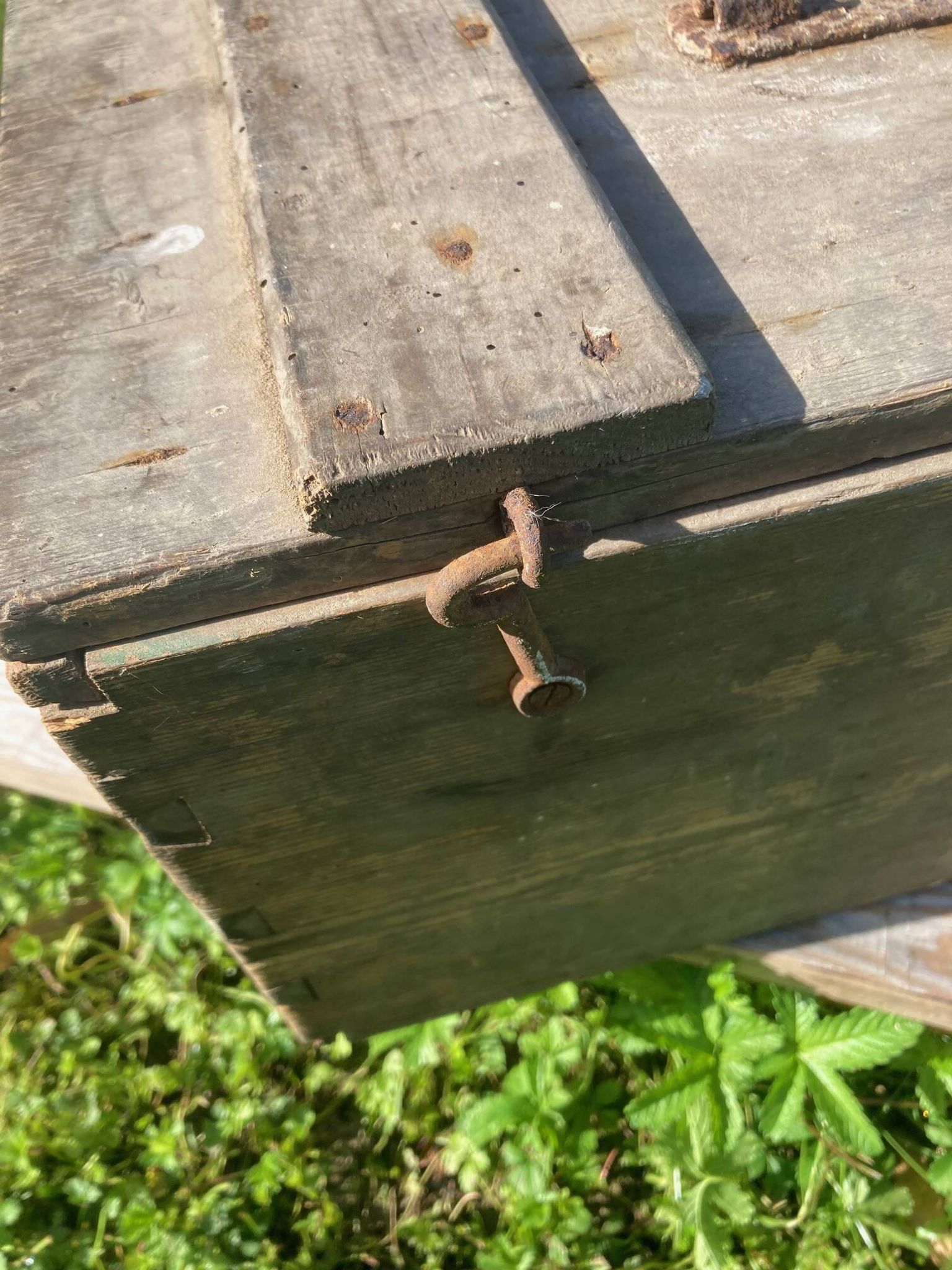 Old wooden and zinc crate, with handles. 1900, heating system