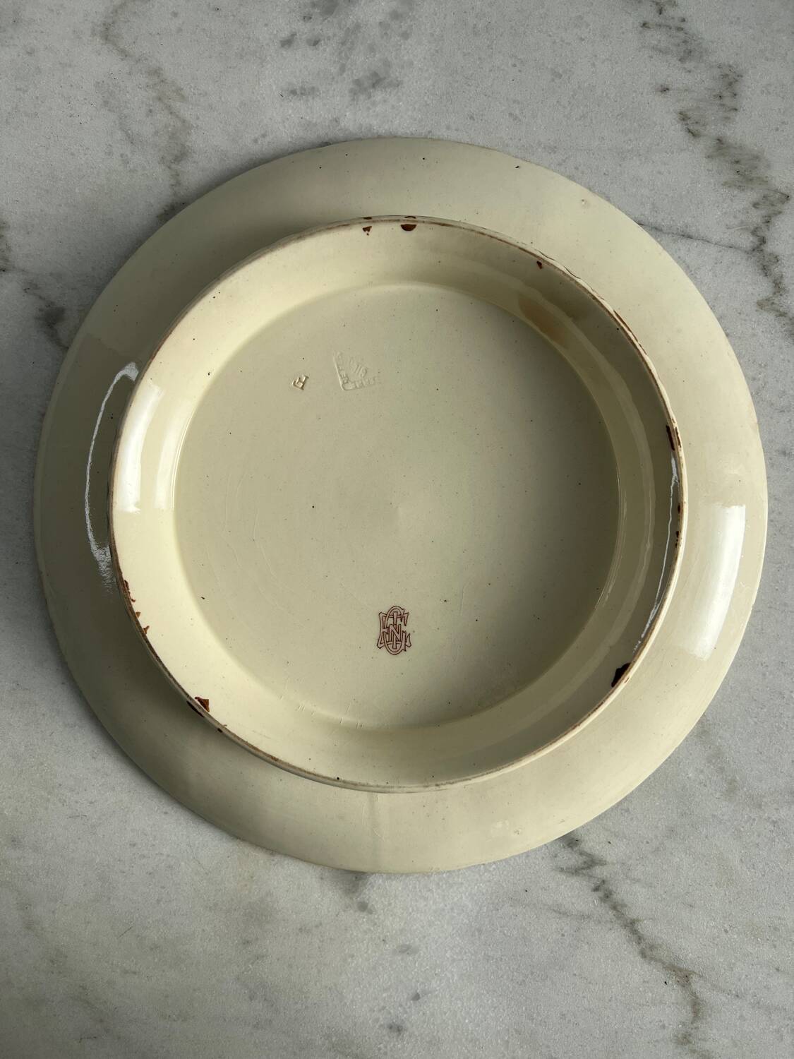 Plat de présentation sur piédouche Gien ancien