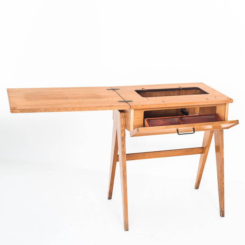 Vintage console or side table. Oak splayed legs - France 60s