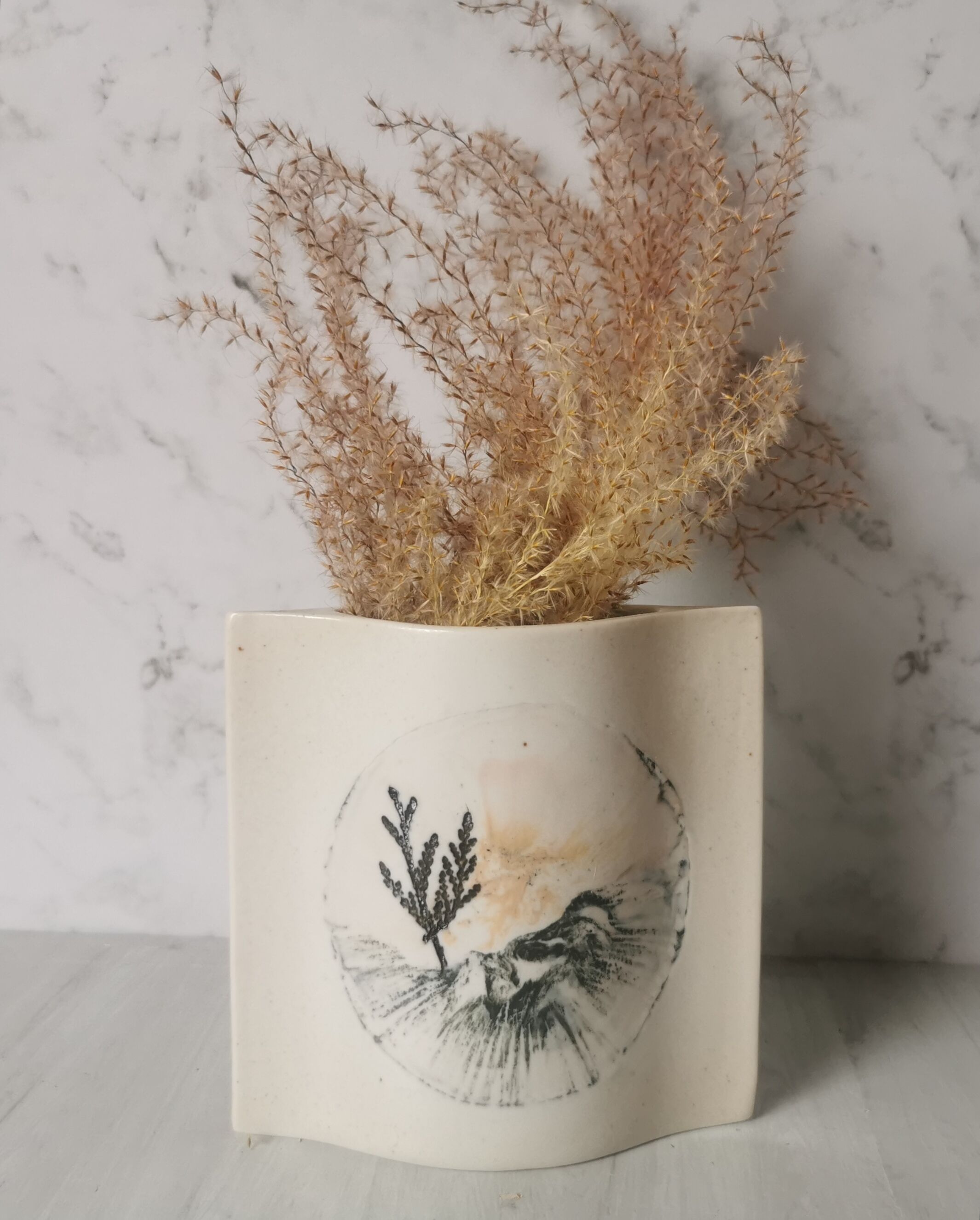 Porcelain design vase from Virebent