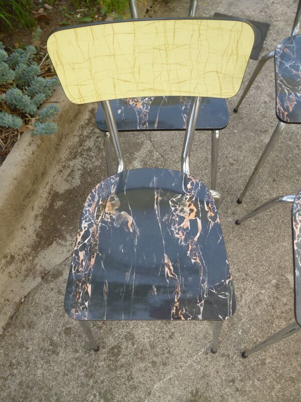 4 chaises en formica et pieds chromé