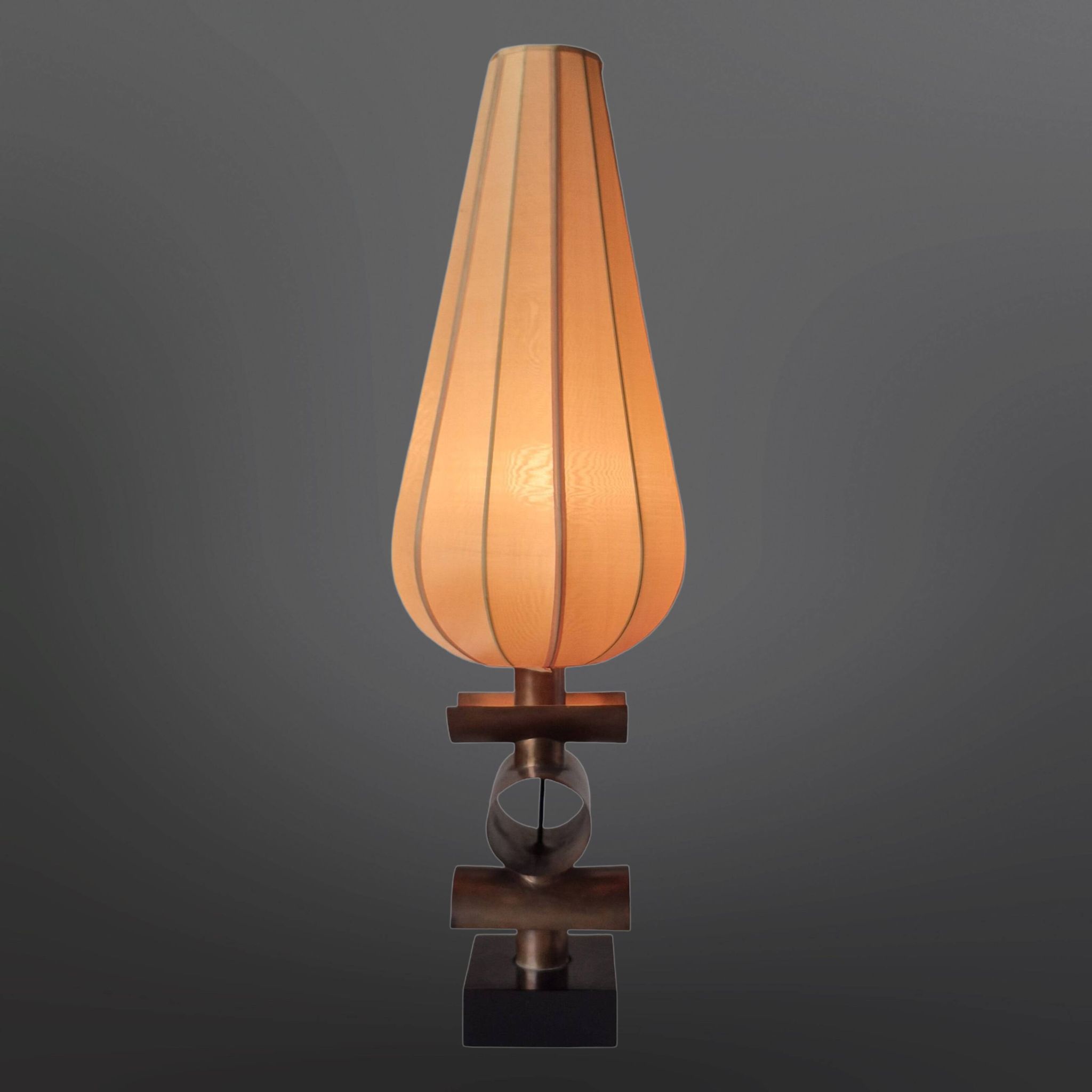 Lampe de table moderne en cuivre et soie, Pays-Bas, années 1950.