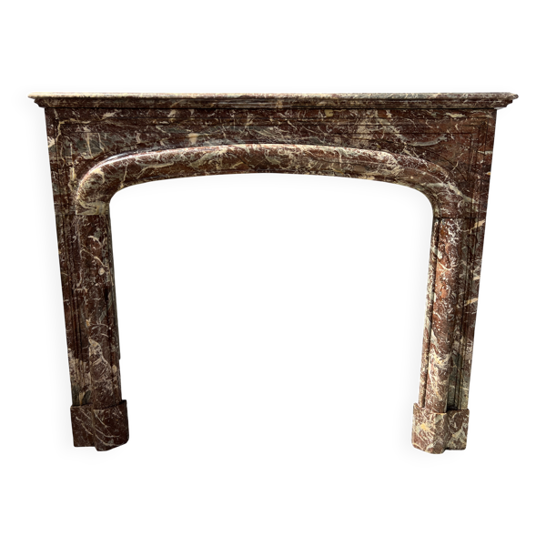 Cheminée de style Louis XIV en marbre rouge moucheté XIX siècle