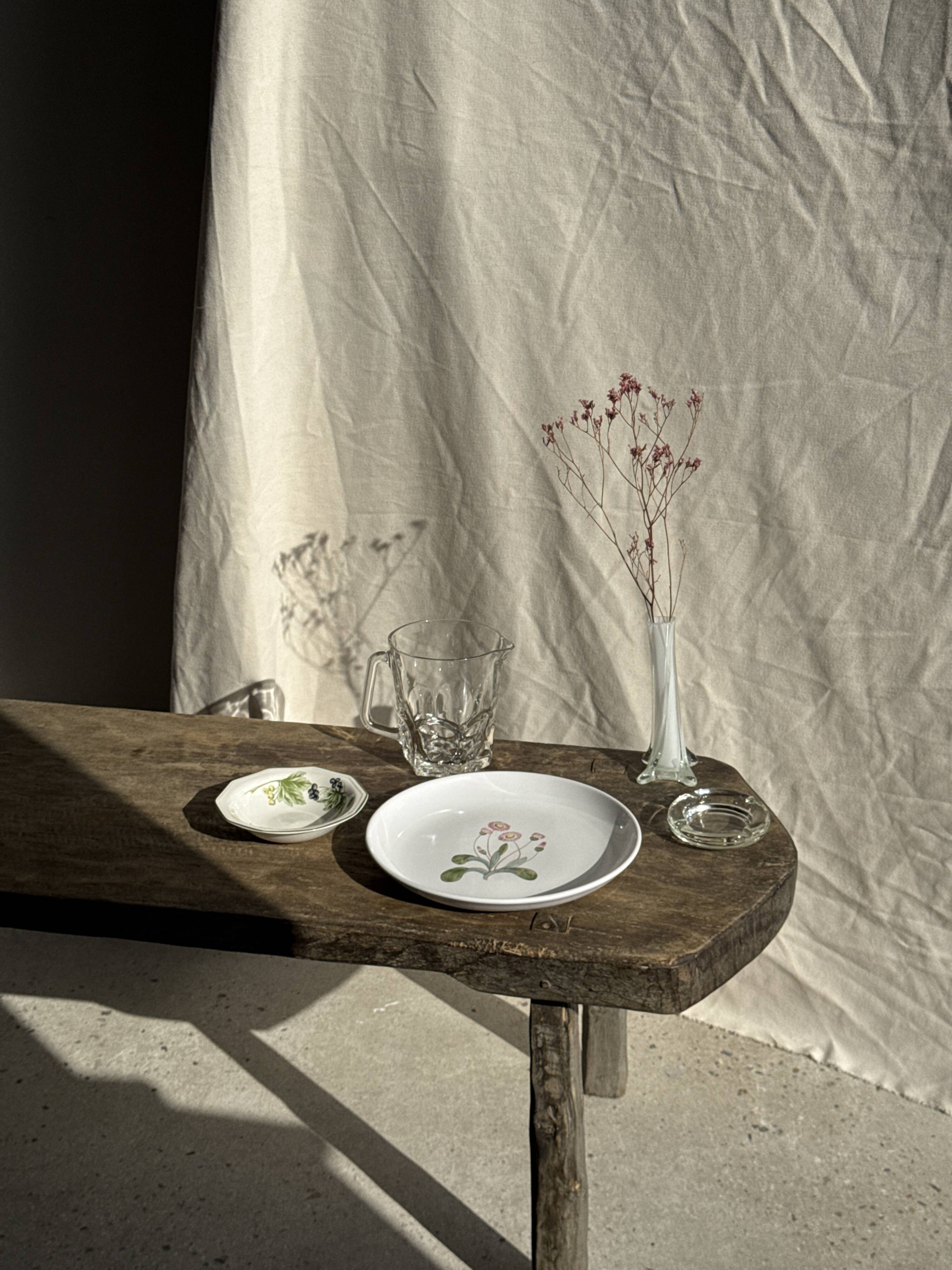 Set of 11 fruit-patterned bowls The Chartwell Collection England D17