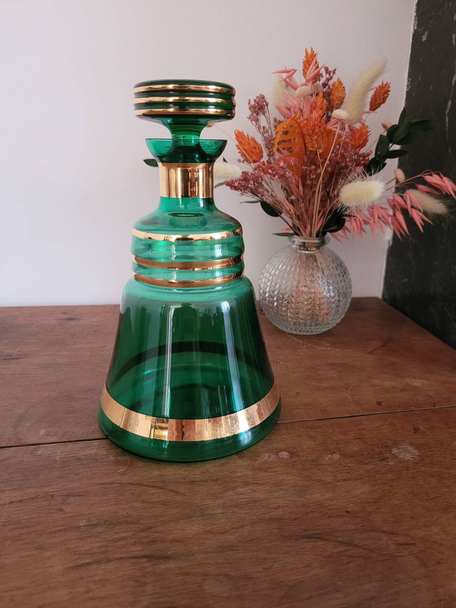 Carafe en verre vert et doré