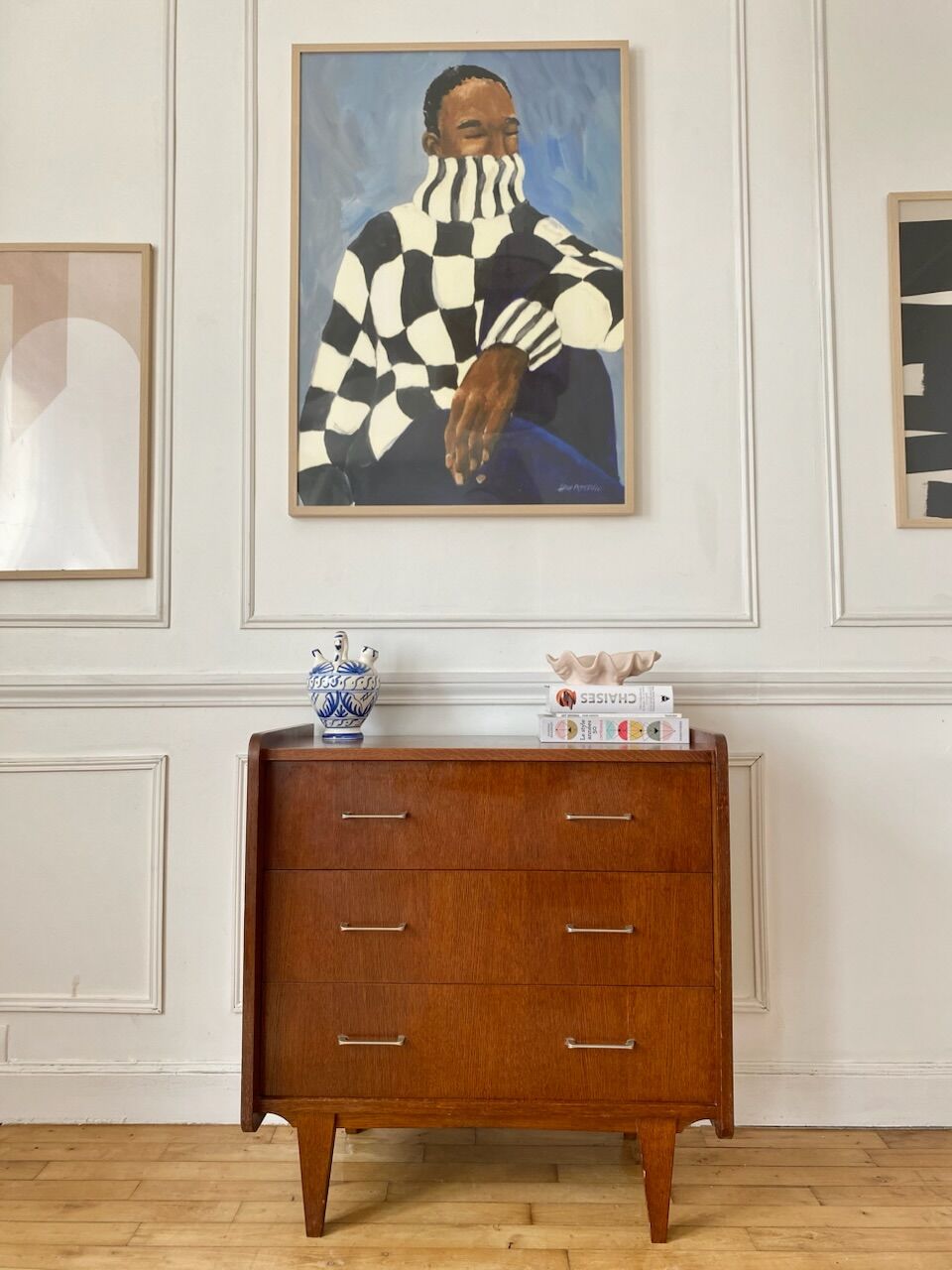 Vintage wooden chest of drawers