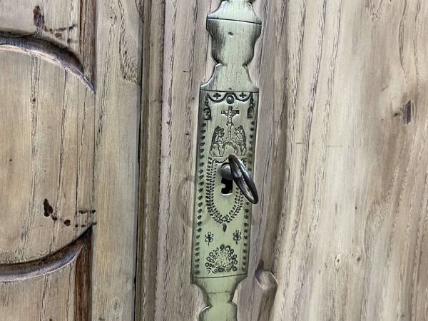 Armoire de campagne en châtaignier brut 19ème