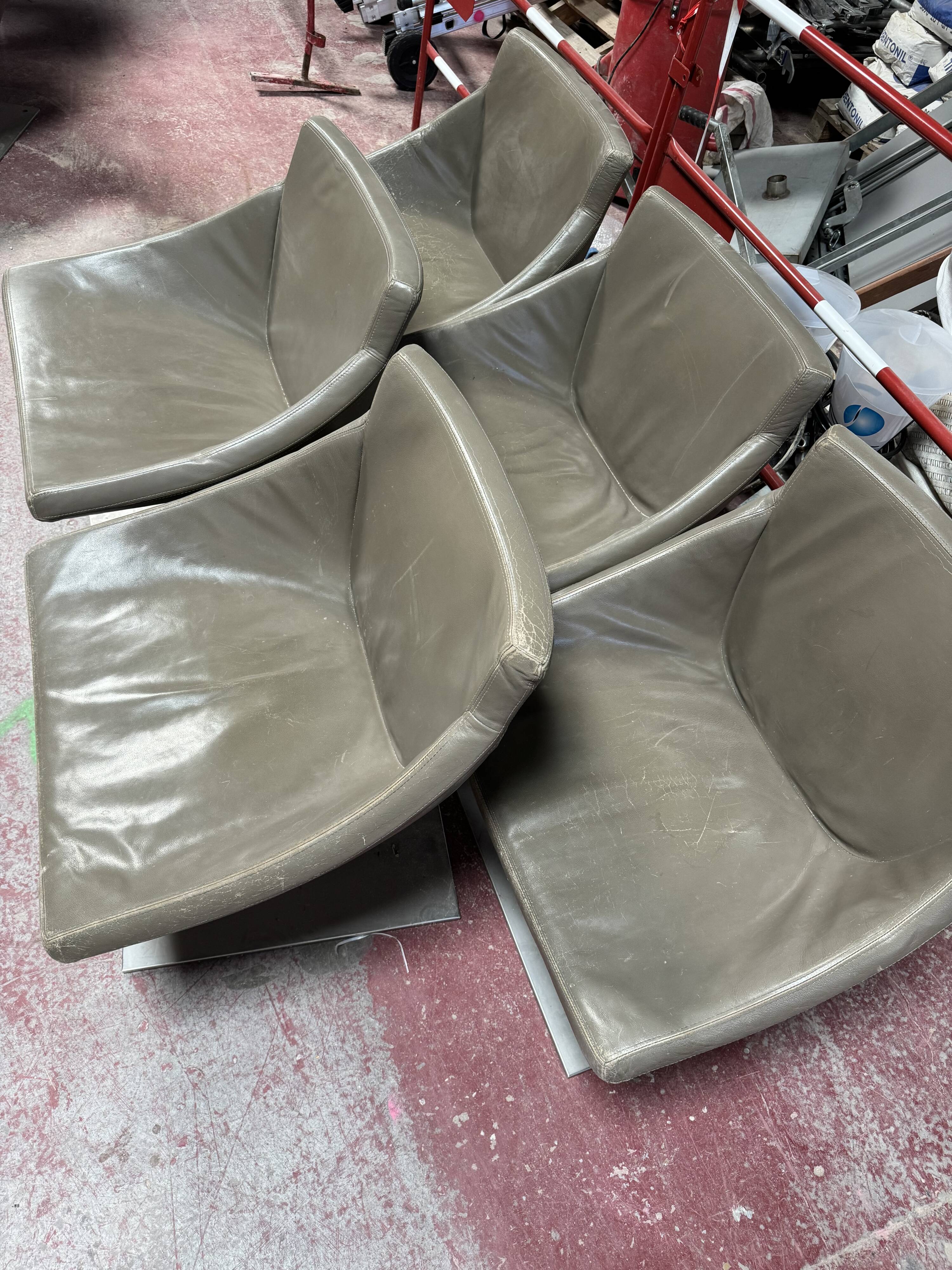 Swivel leather armchair team by wellis