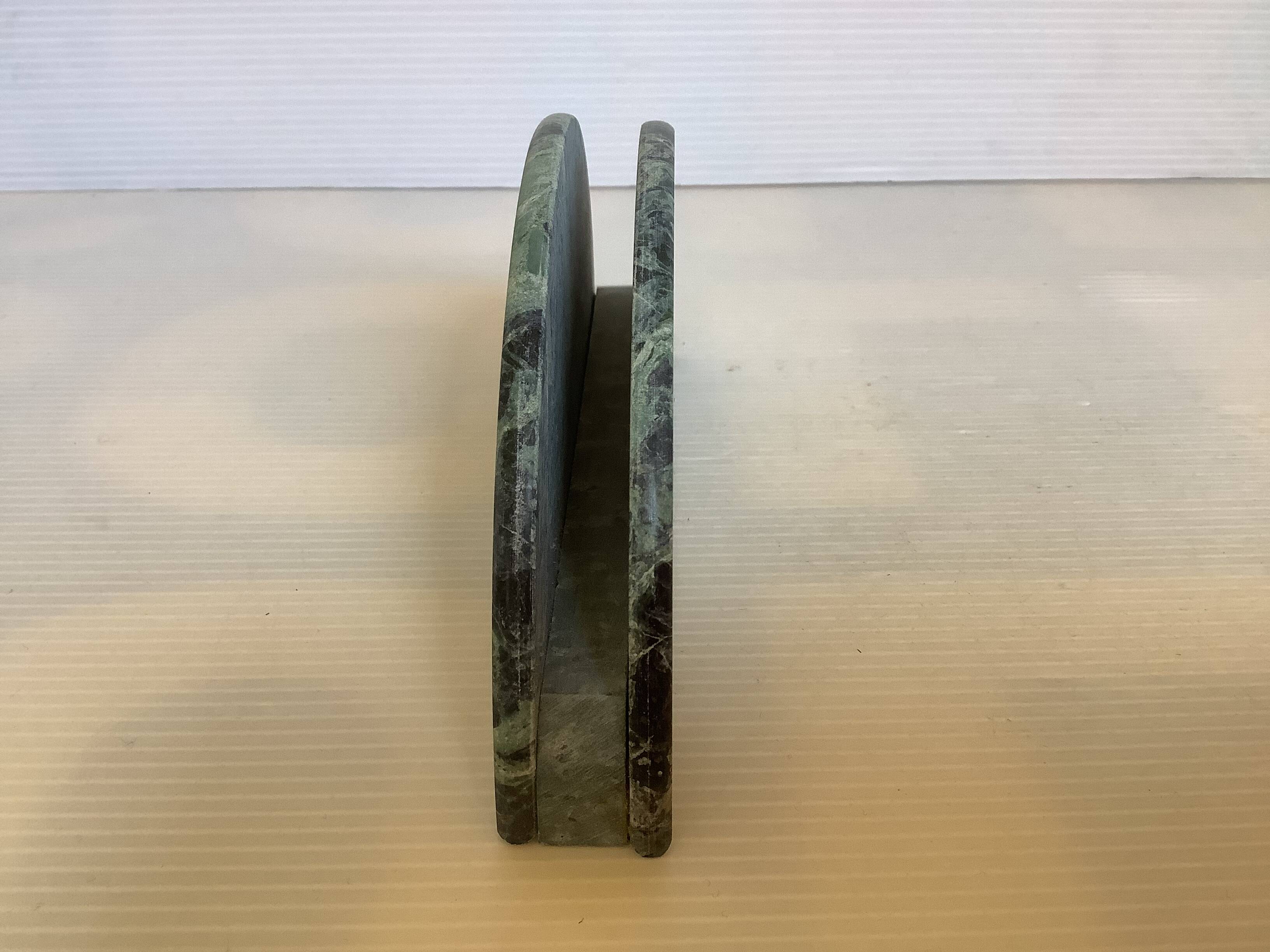 Porte courriers en marbre vert veiné