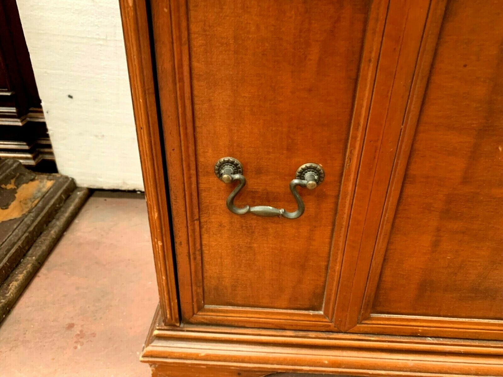 Coffre bar en bois naturel XX siècle