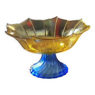 Flower-shaped bowl