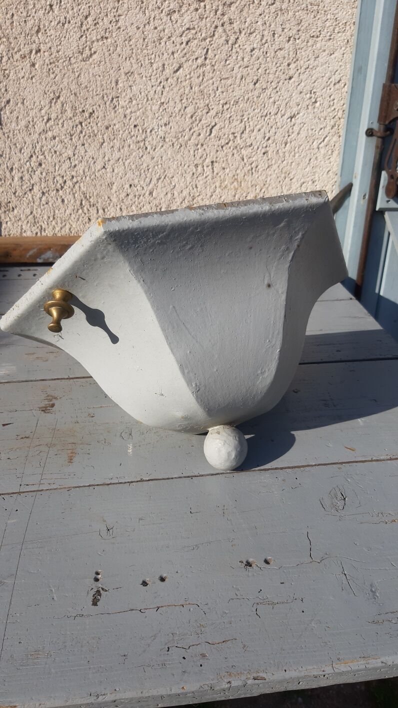 Metal planter