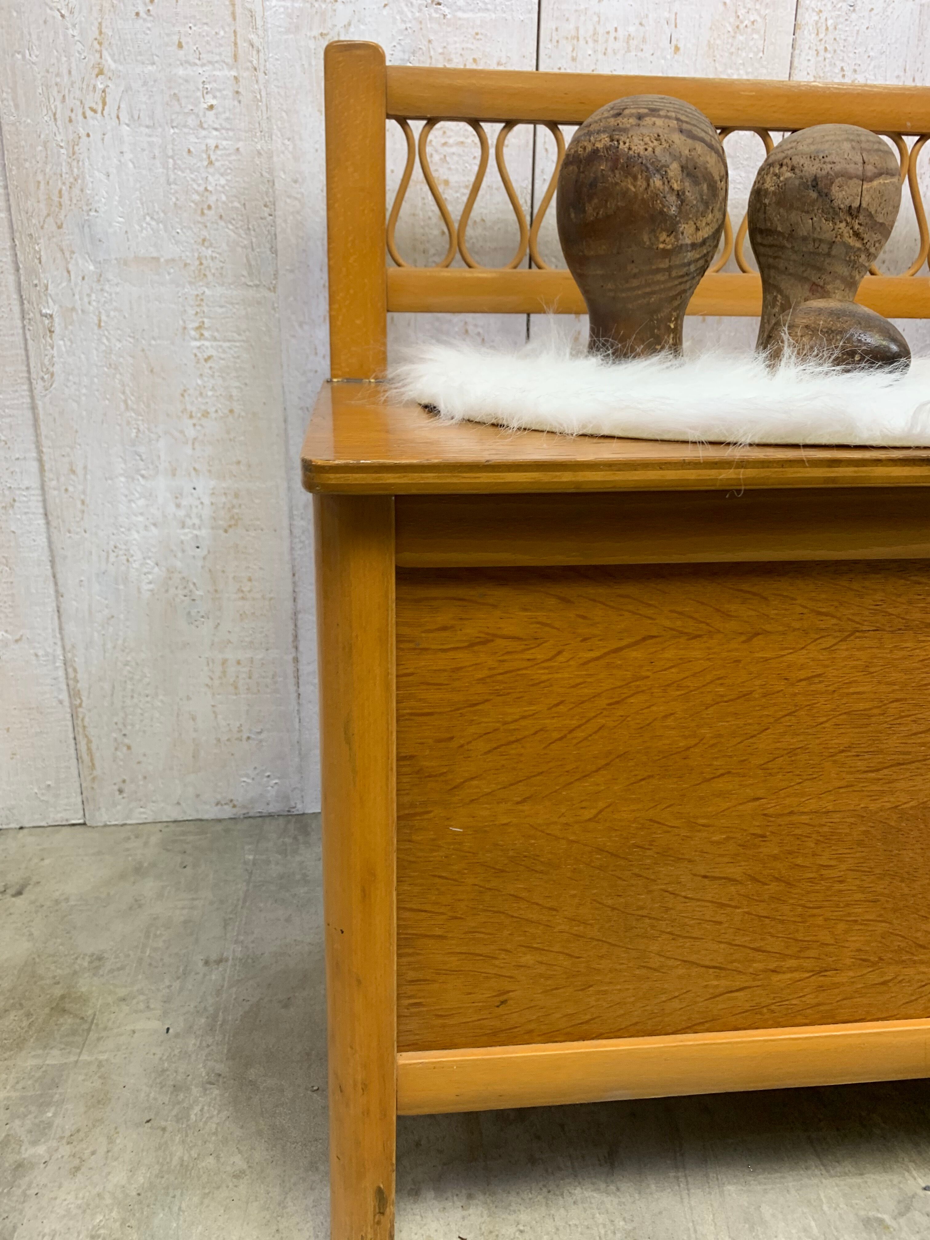 Wooden and wicker box/bench