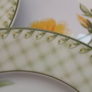 4 assiettes en porcelaine vintages