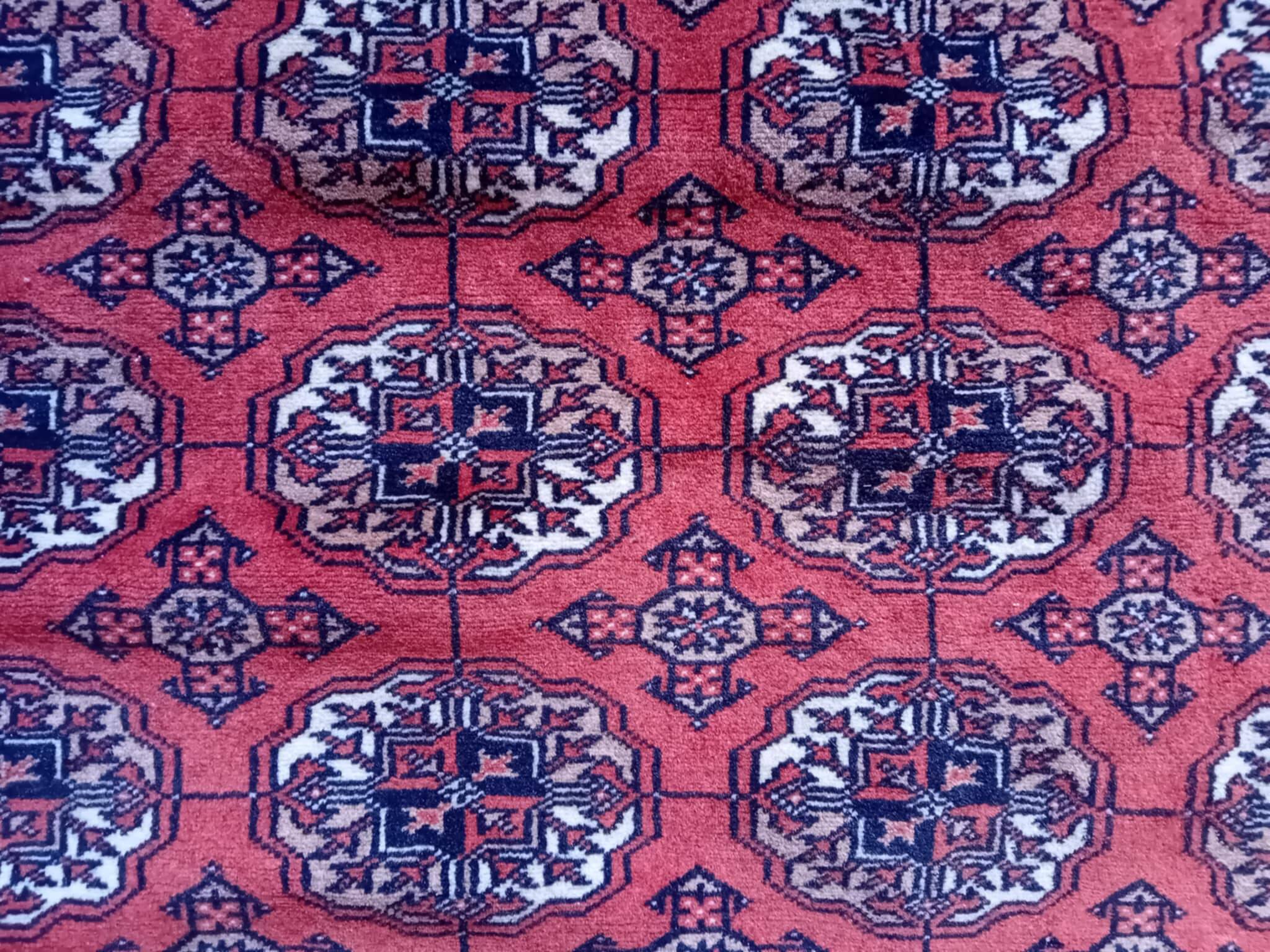 Handmade Turkmen Bukhara rug 172x116cm