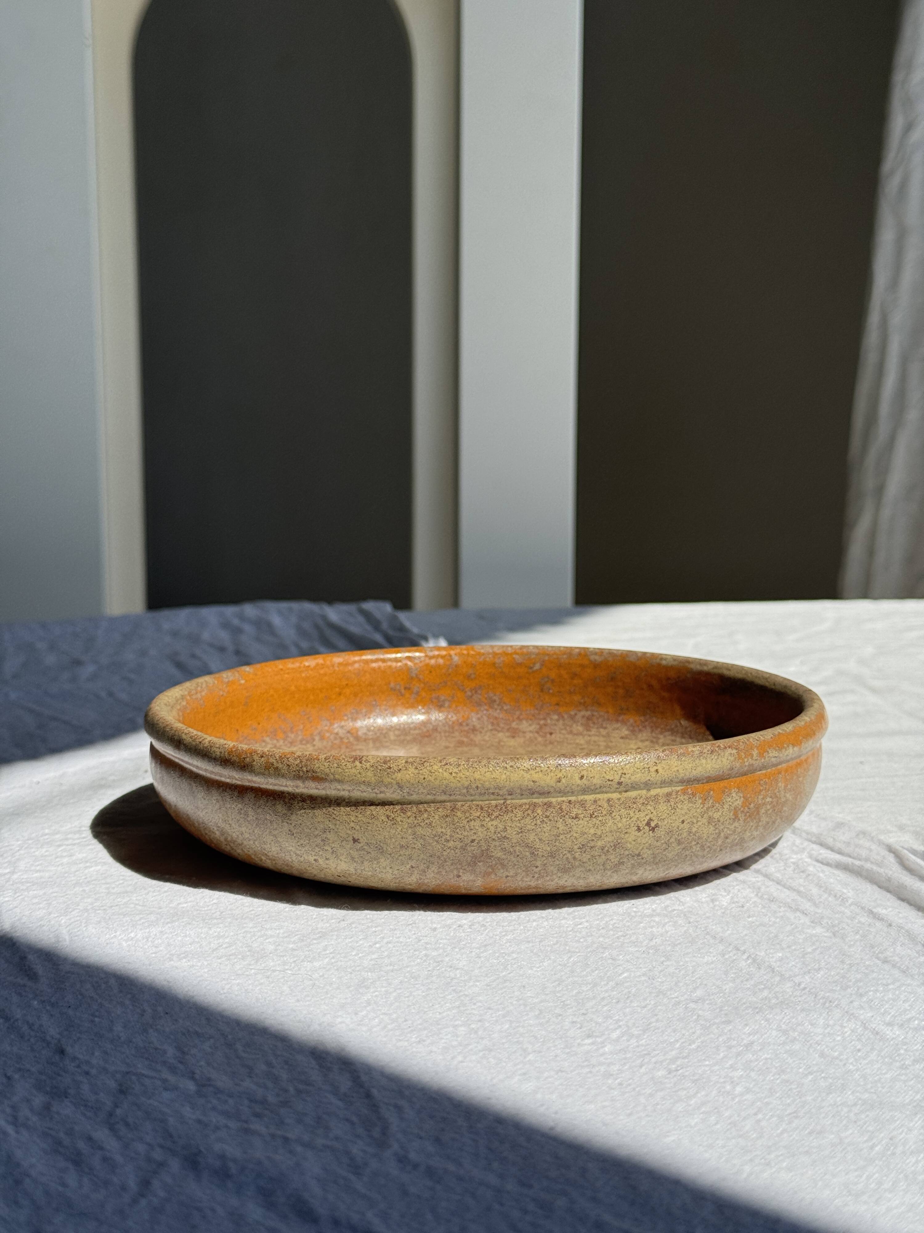 A small vintage circular stoneware deep dish D19