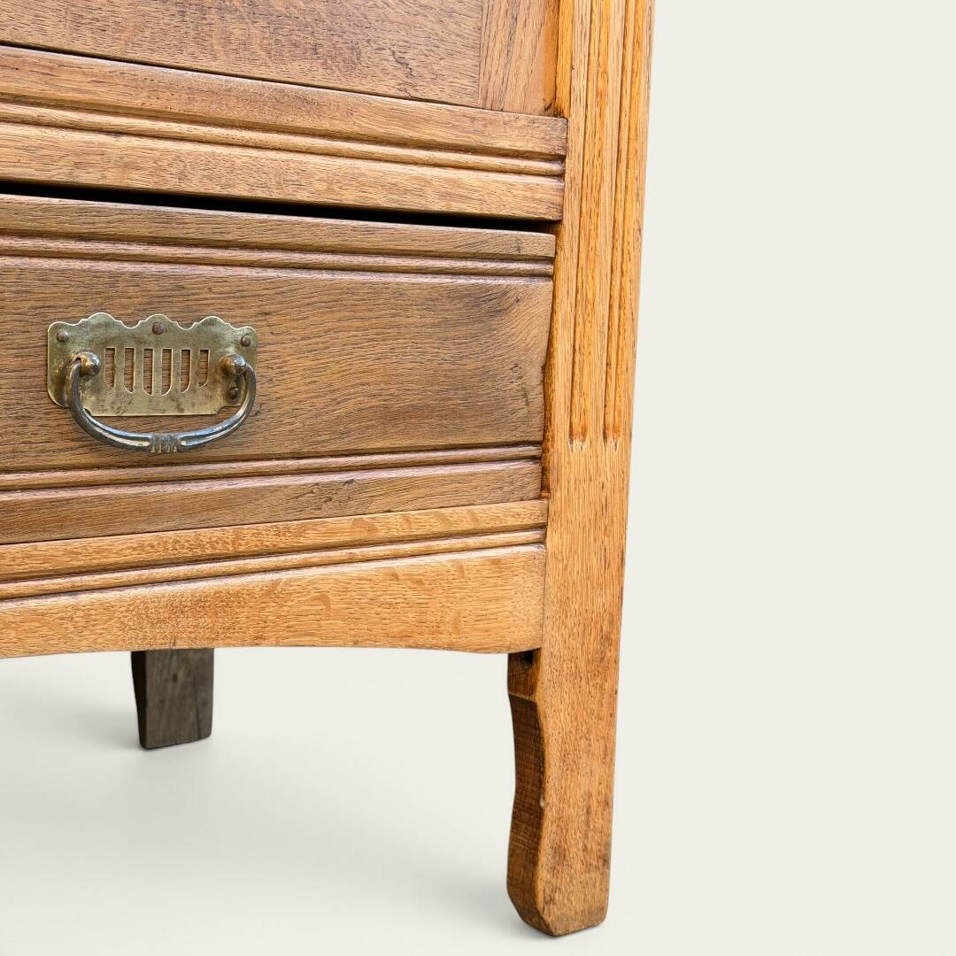 Armoire parisienne d’hôtel miroirs biseauté chêne brut 1920