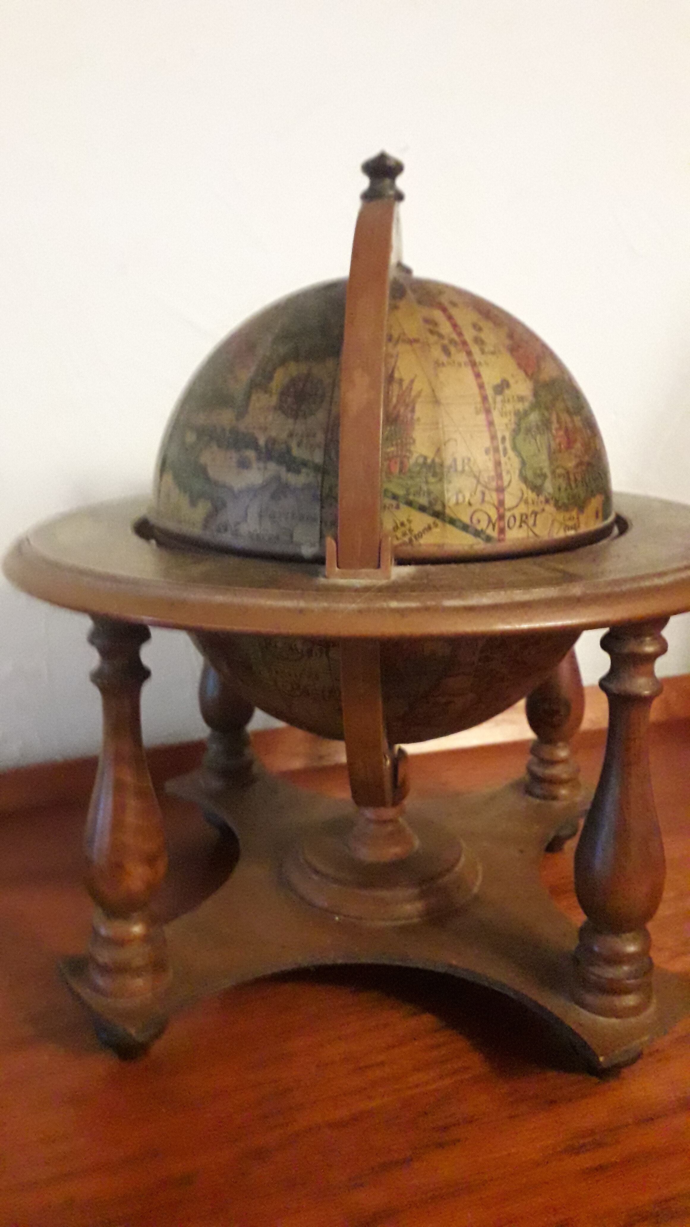 Ice bucket, globe globe map