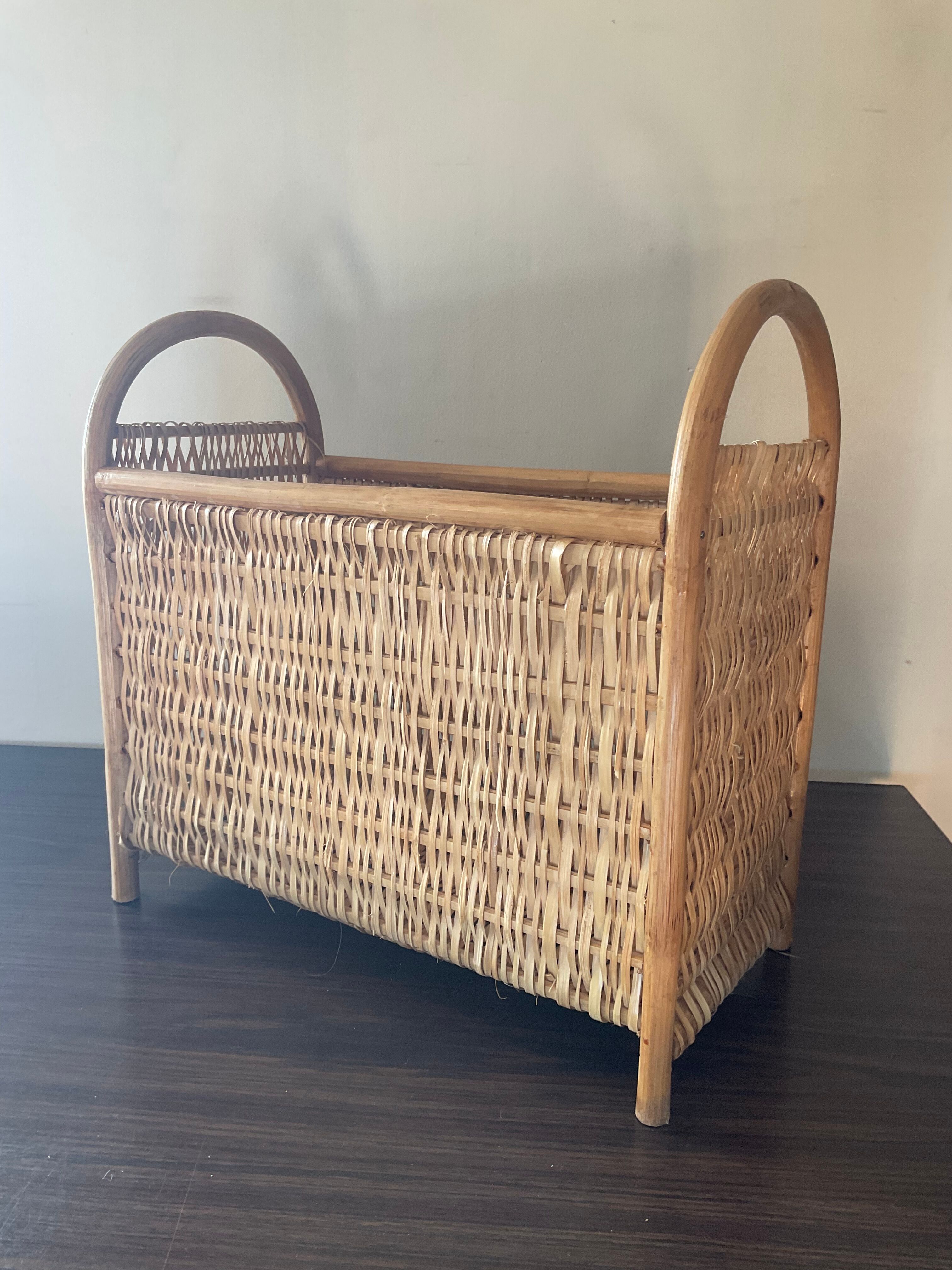 Vintage magazine rack in rattan and wicker