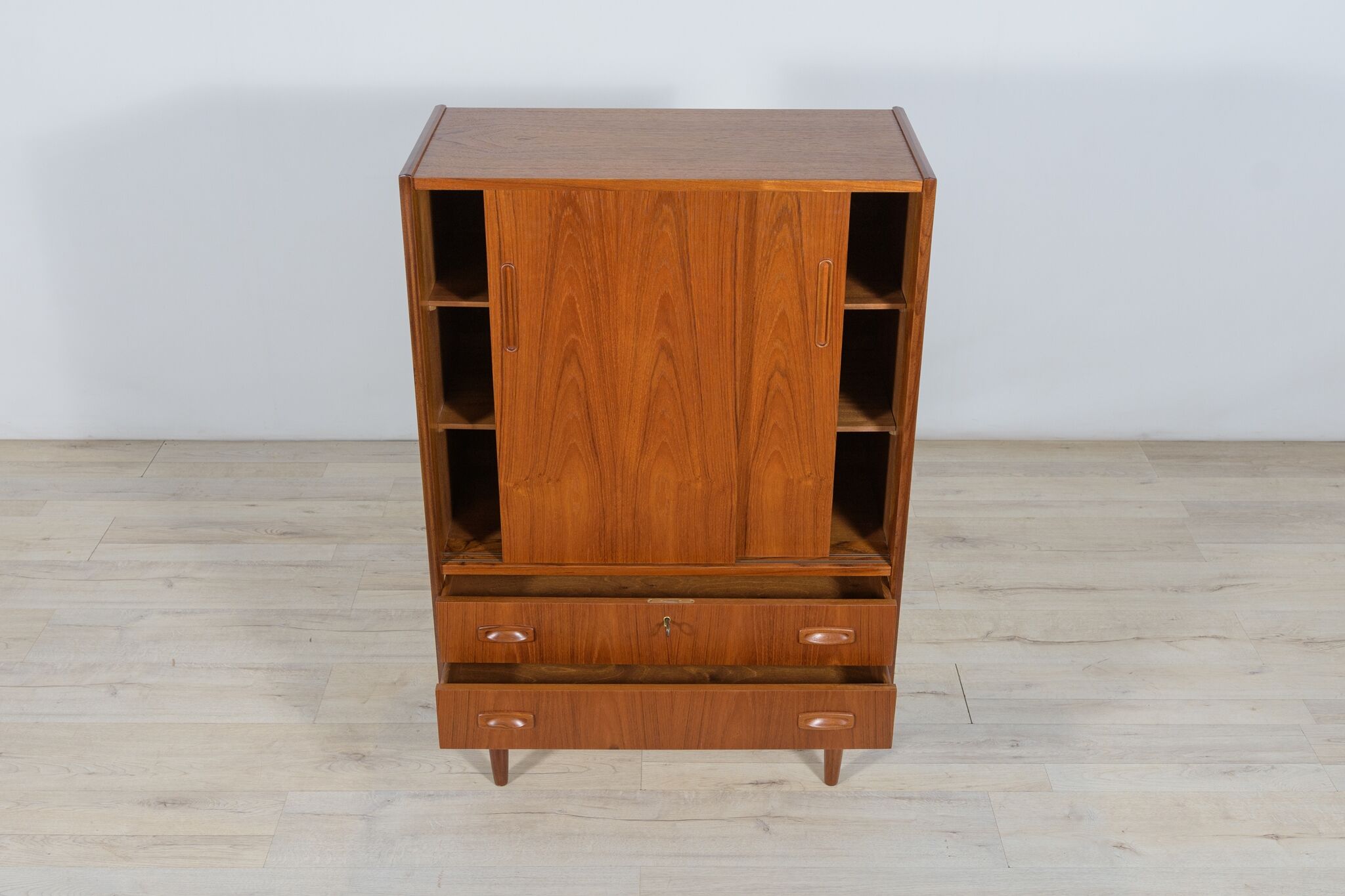 Commode en teck du milieu du siècle, années 1960