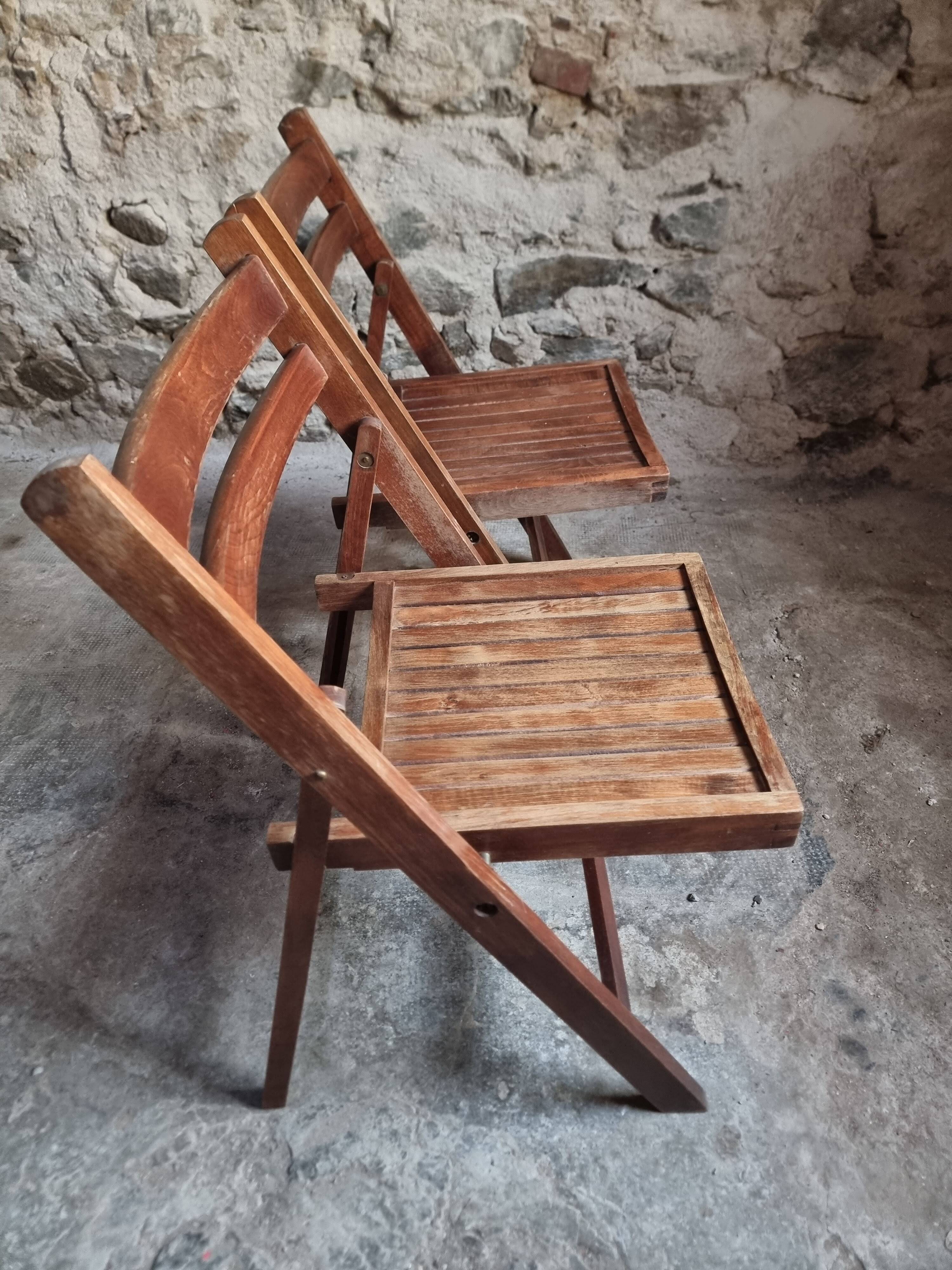 Pair of vintage French folding chairs – 1970s – beech wood chairs – rustic seats