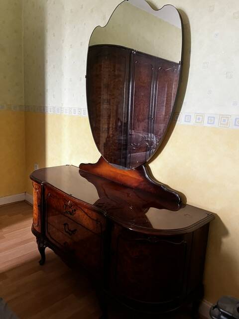 Coiffeuse art deco avec miroir biseauté de forme ovale