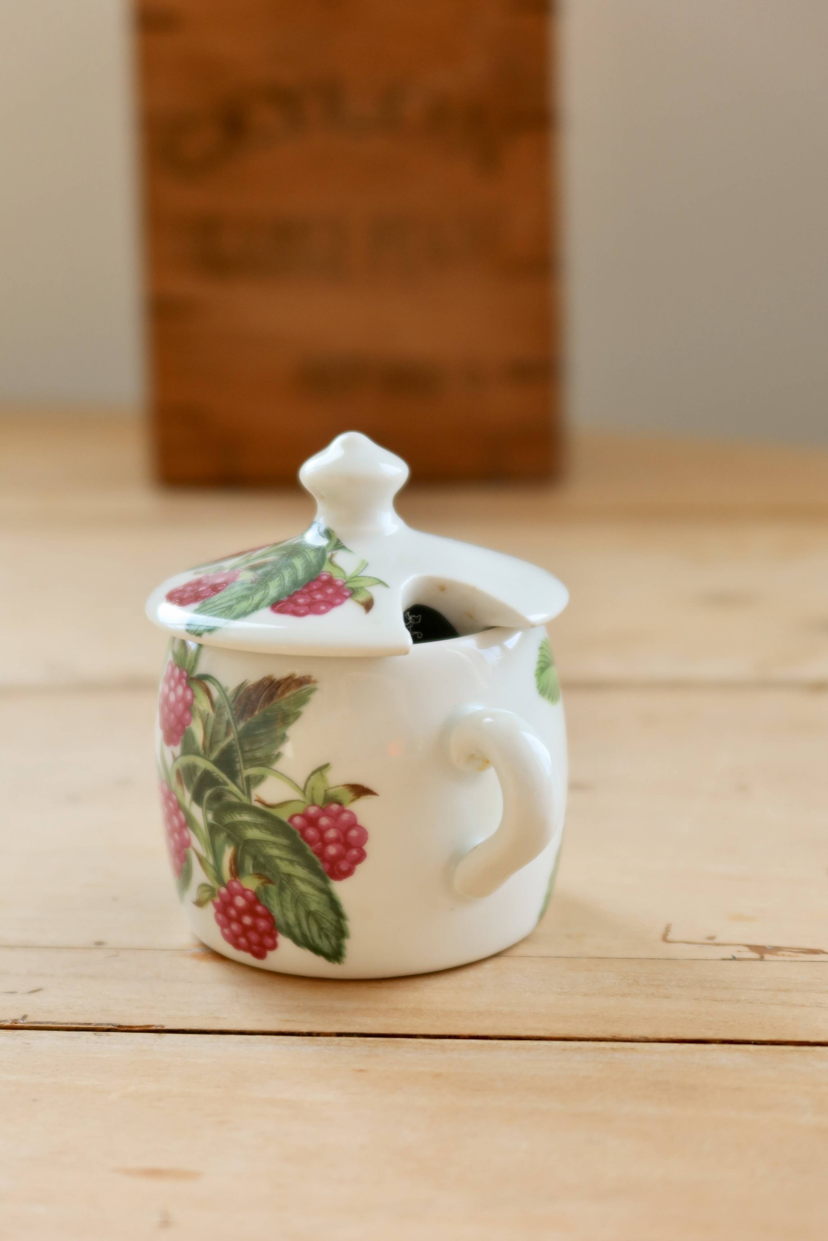 Vintage porcelain sugar bowl from Paris – Red fruit decoration