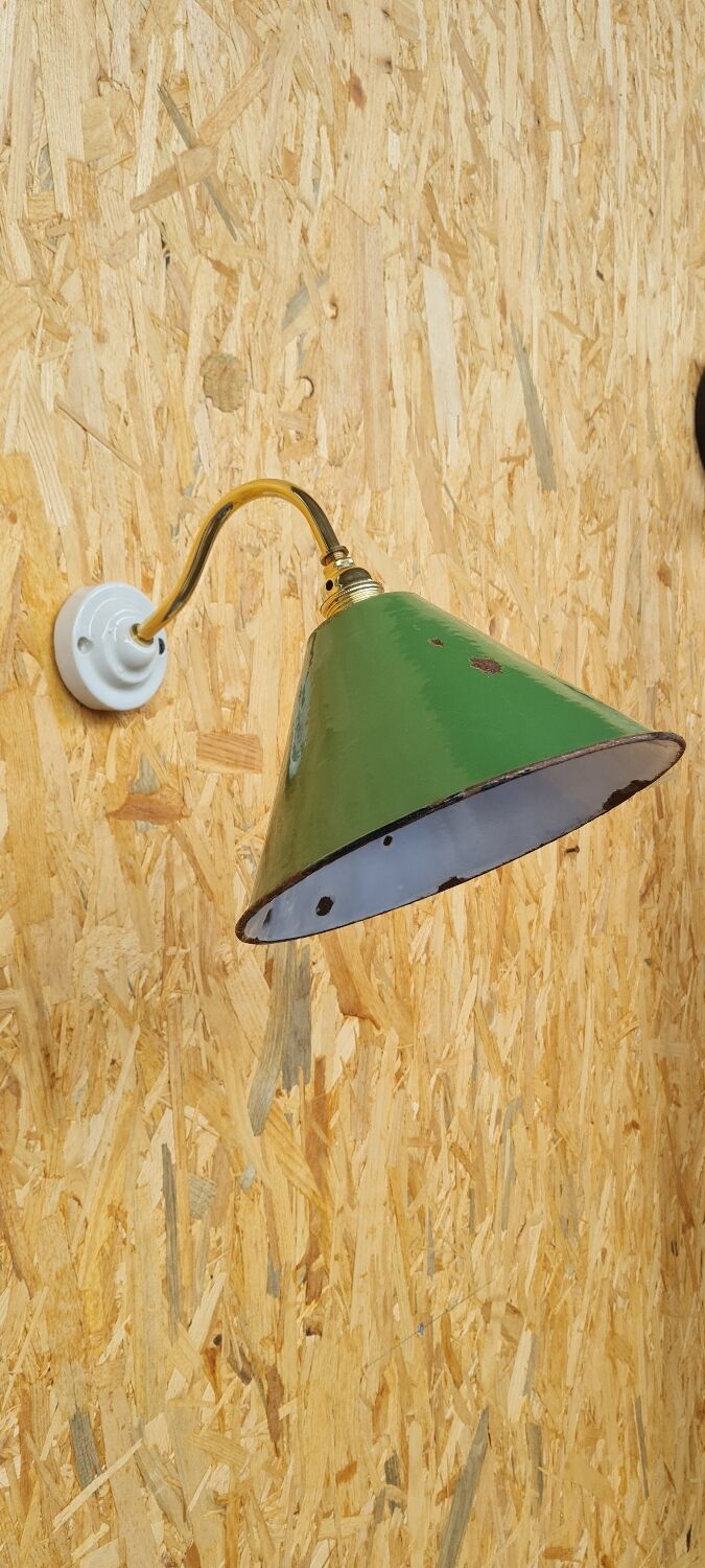 Vintage wall lamp in enamelled sheet metal