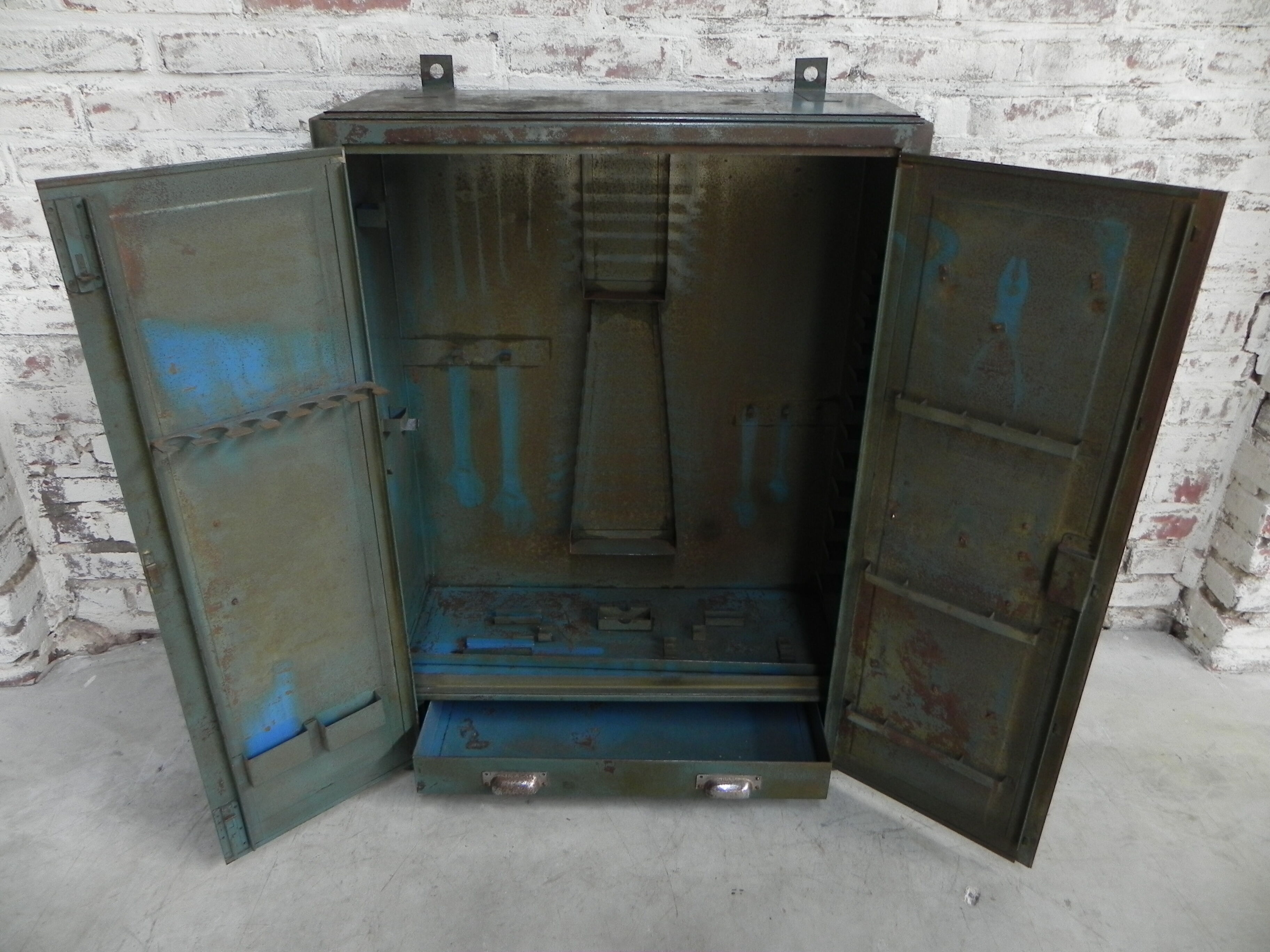 Industrial steel tool cabinet, hanging model, HR and Co