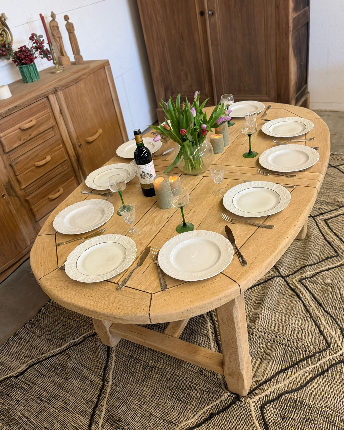 Extendable farmhouse table in solid oak