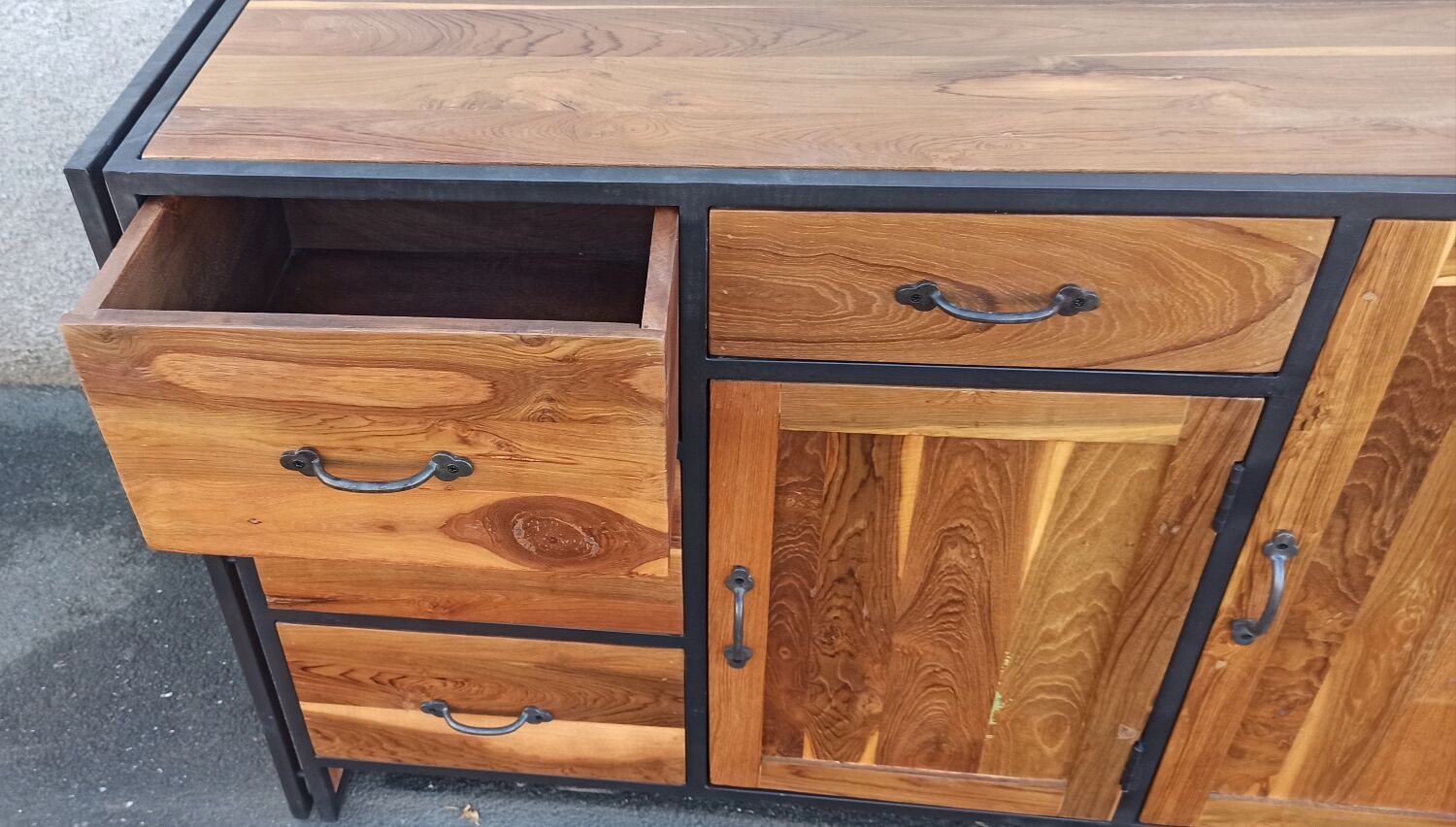 Buffet en bois et métal