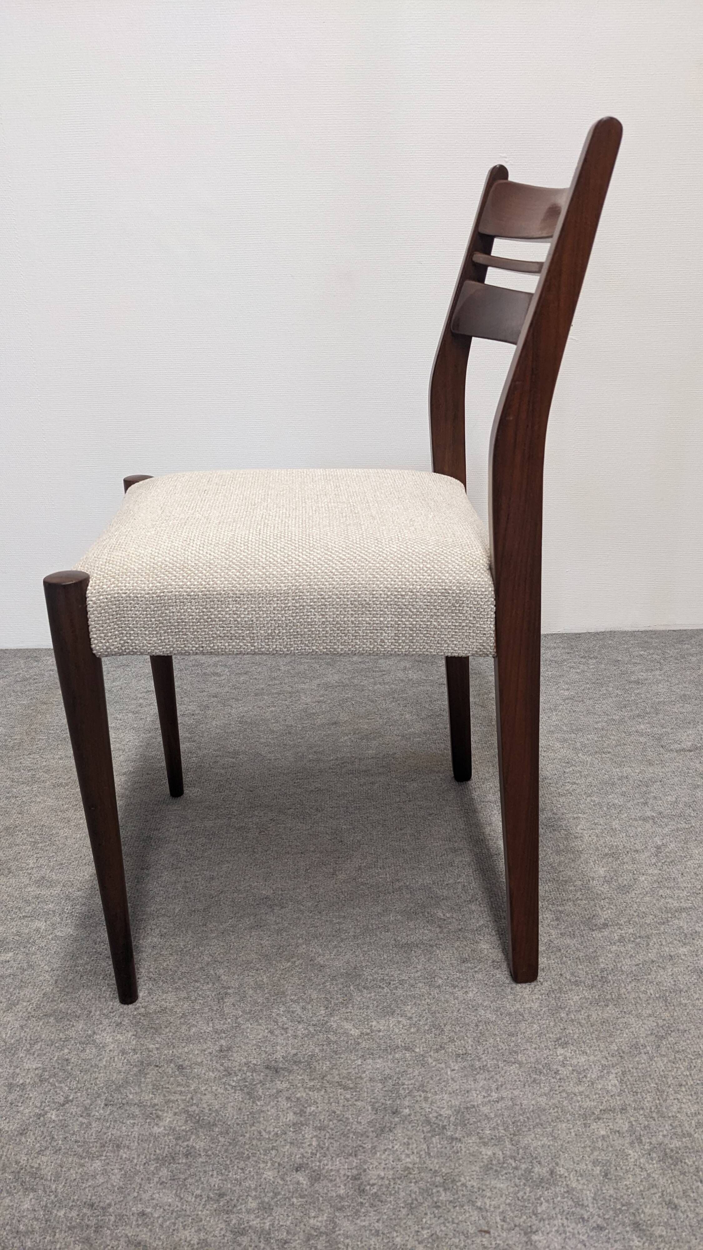 Série de 4 chaises de style scandinave en teck, France vers 1970