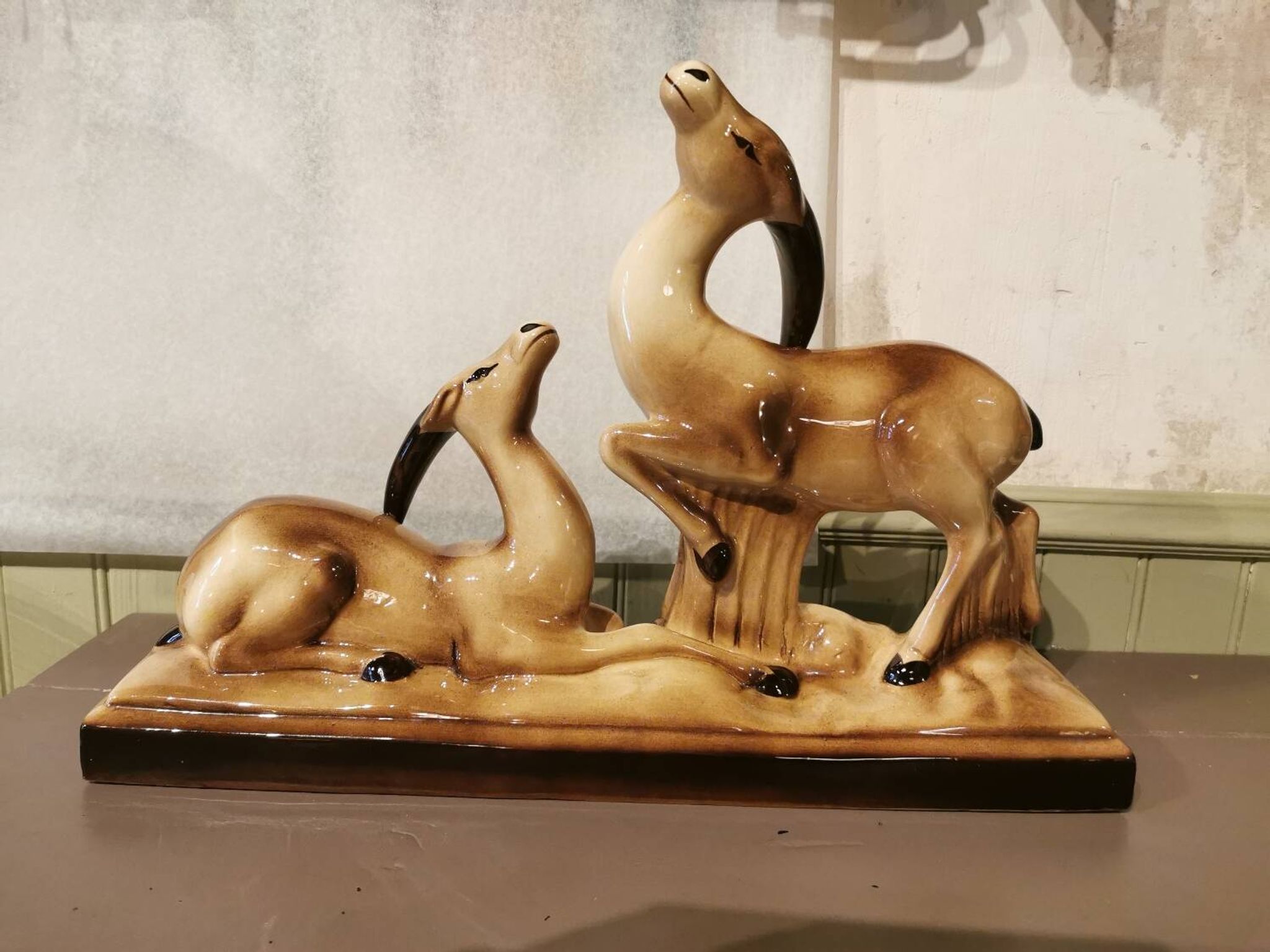 Couple d'antilopes art déco en céramique