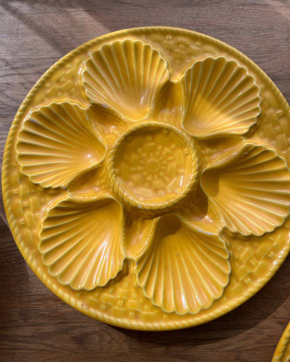 Earthenware shell plates
