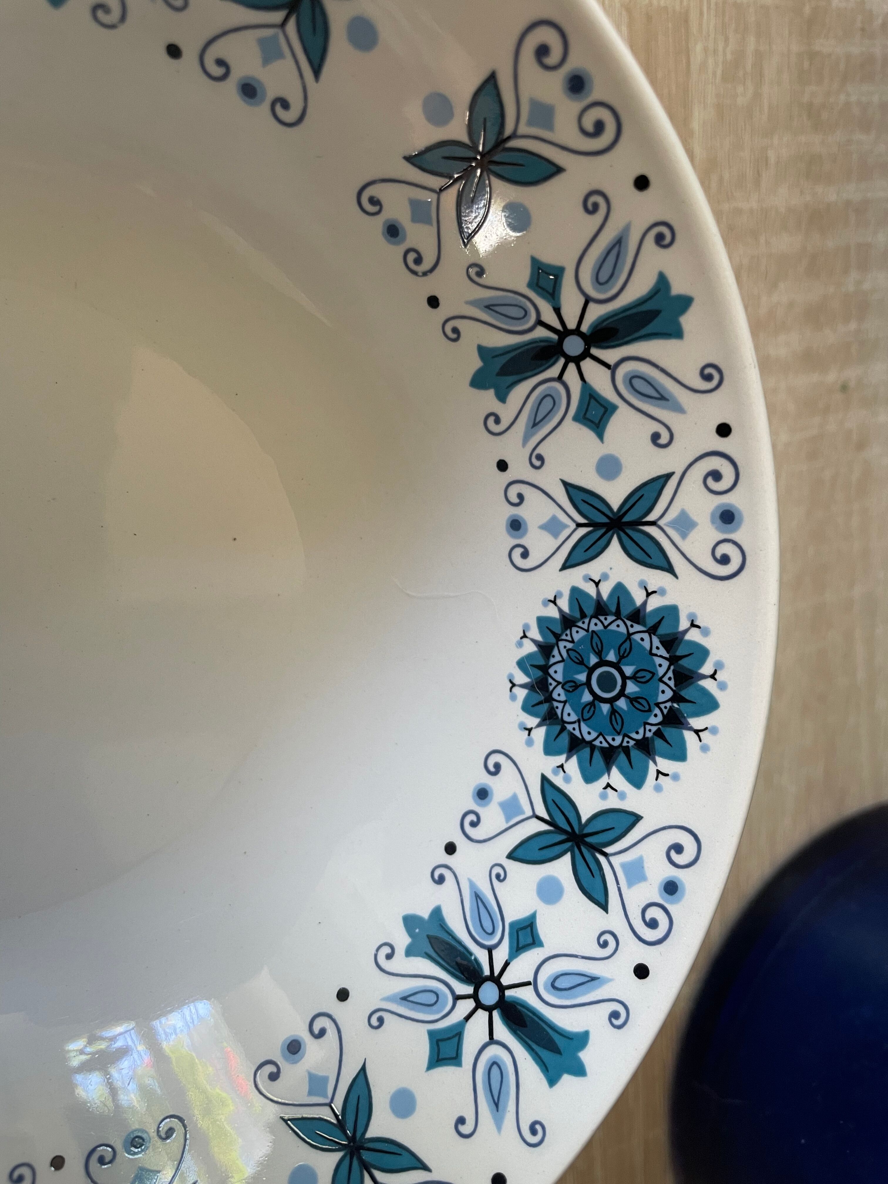 5 vintage Villeroy & Boch bowls