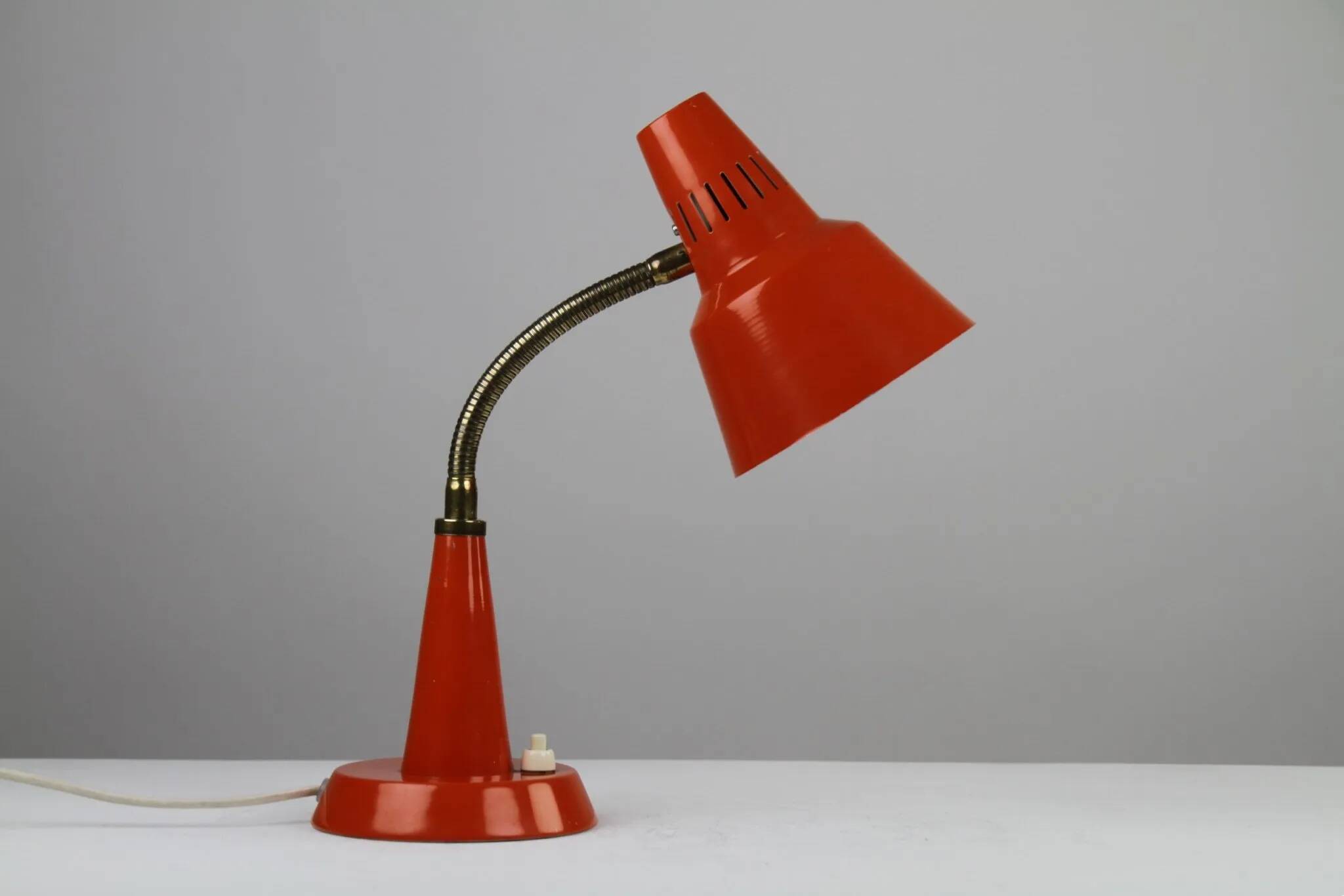 Gemi Model 600/5 Table or Desk Lamp – Swedish Modernism in Burnt Orange