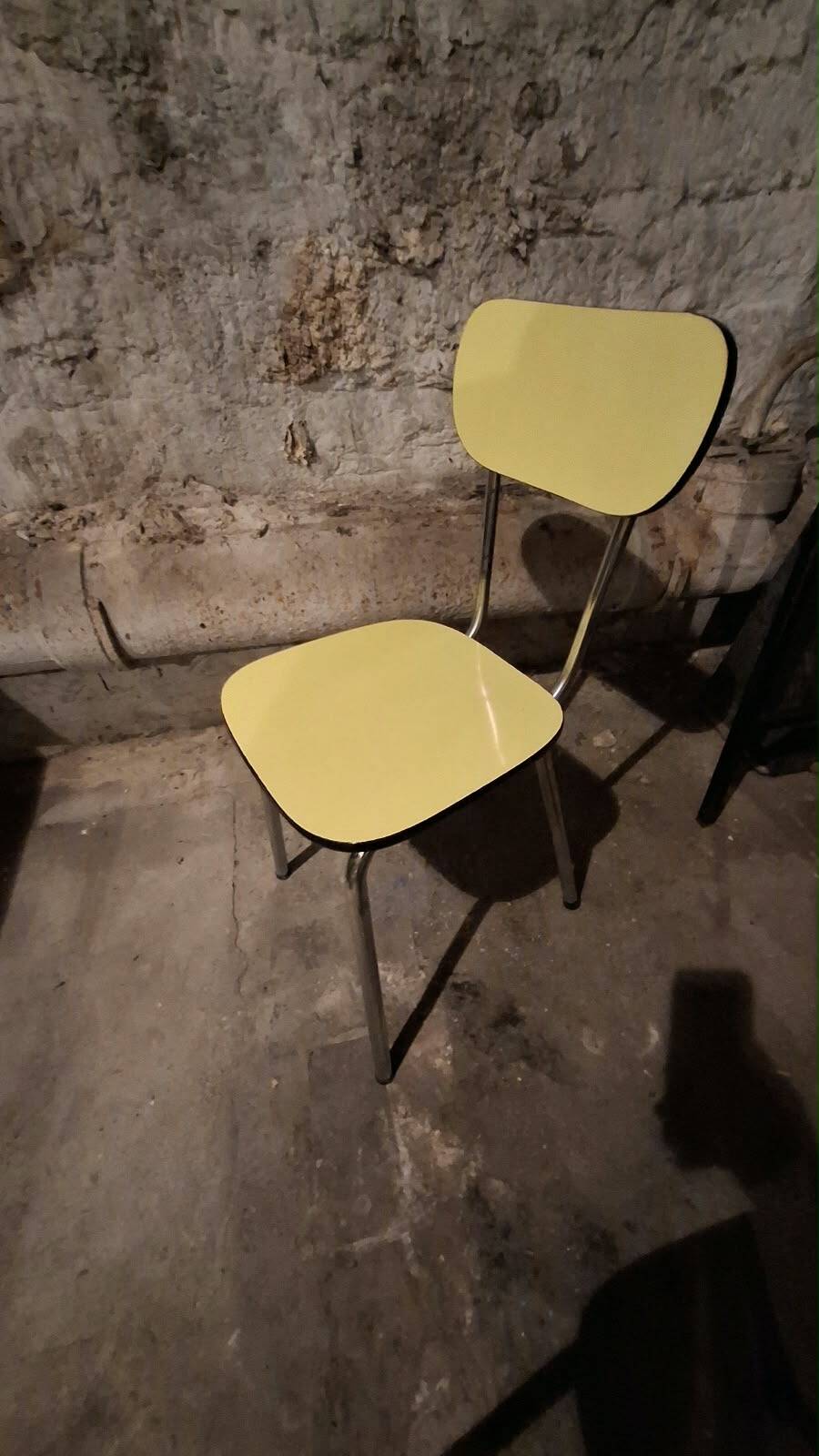 4 chaises en formica jaune