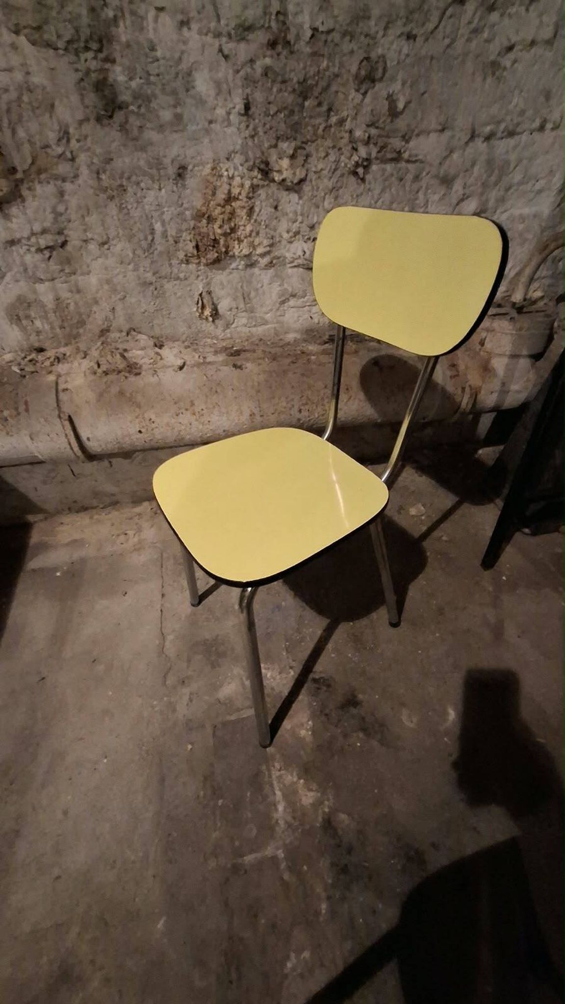 4 chaises en formica jaune