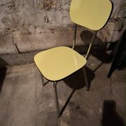 4 chaises en formica jaune