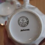 Coffee and tea service in Limoges porcelain with anemone flower pattern and gilding.