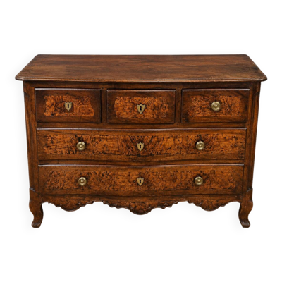Commode galbée époque Louis XV en noyer et loupe d'orme