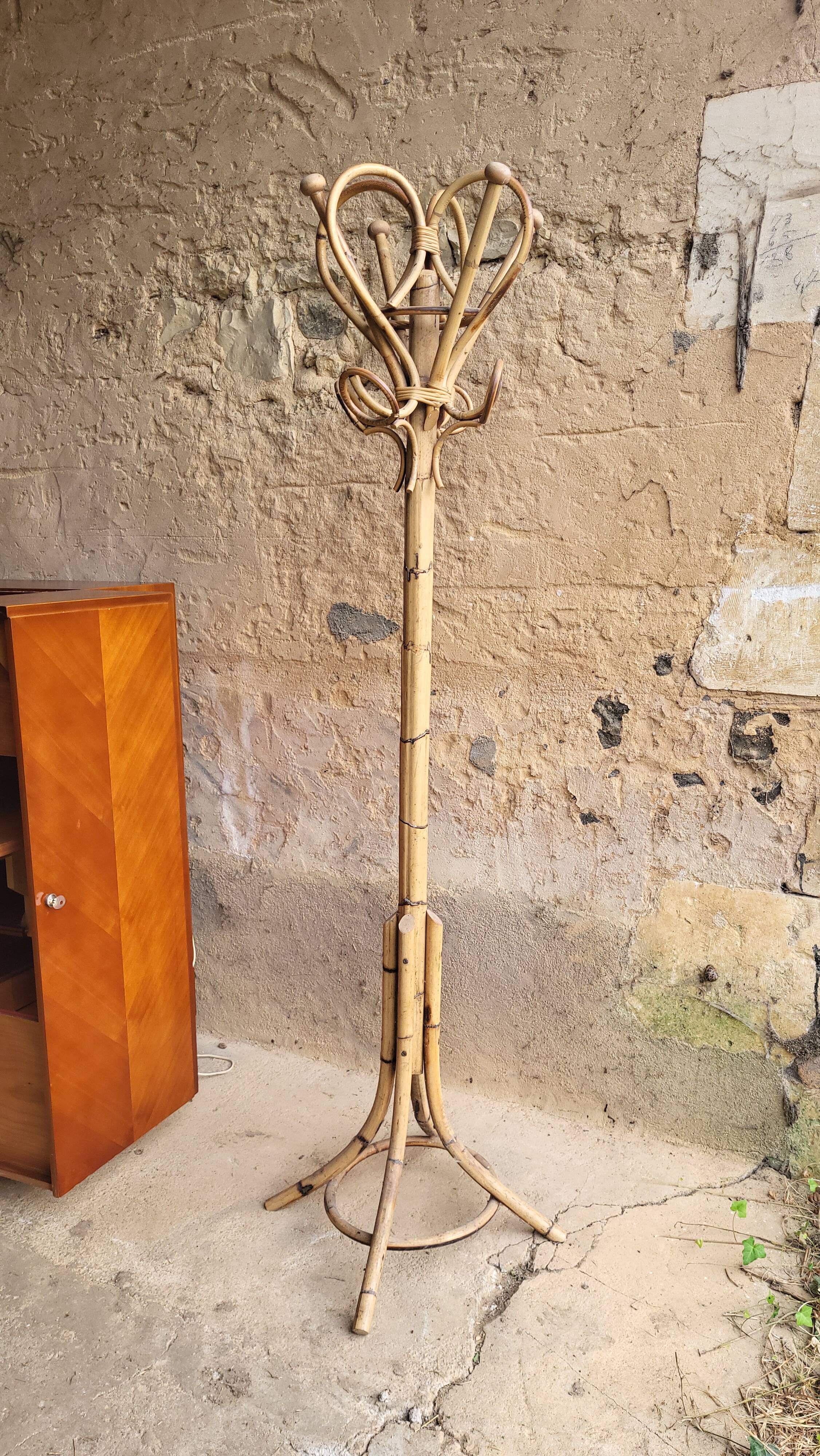 Porte manteaux perroquet en rotin