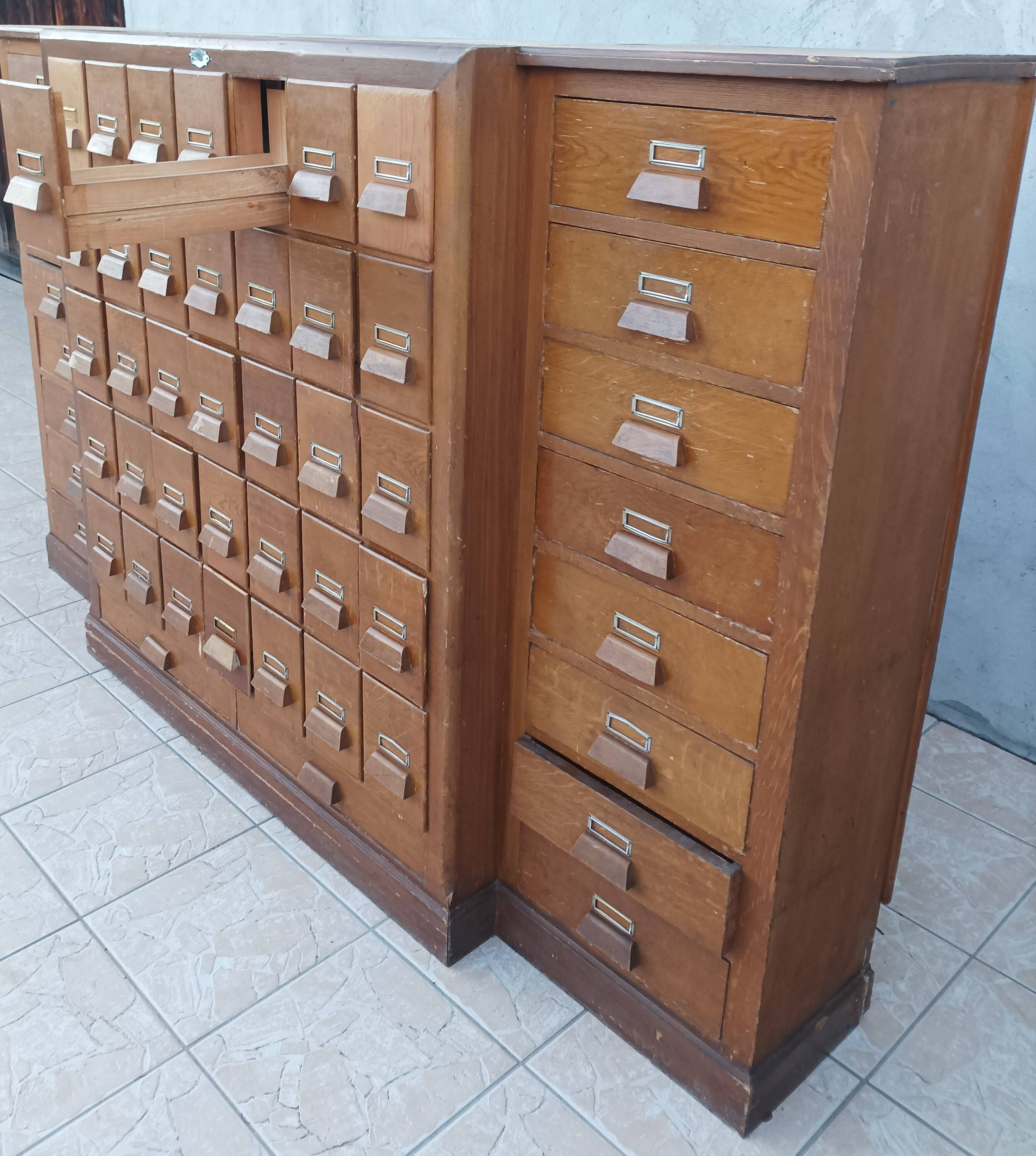 Meuble d'apothicaire de métier en sapin 53 tiroirs