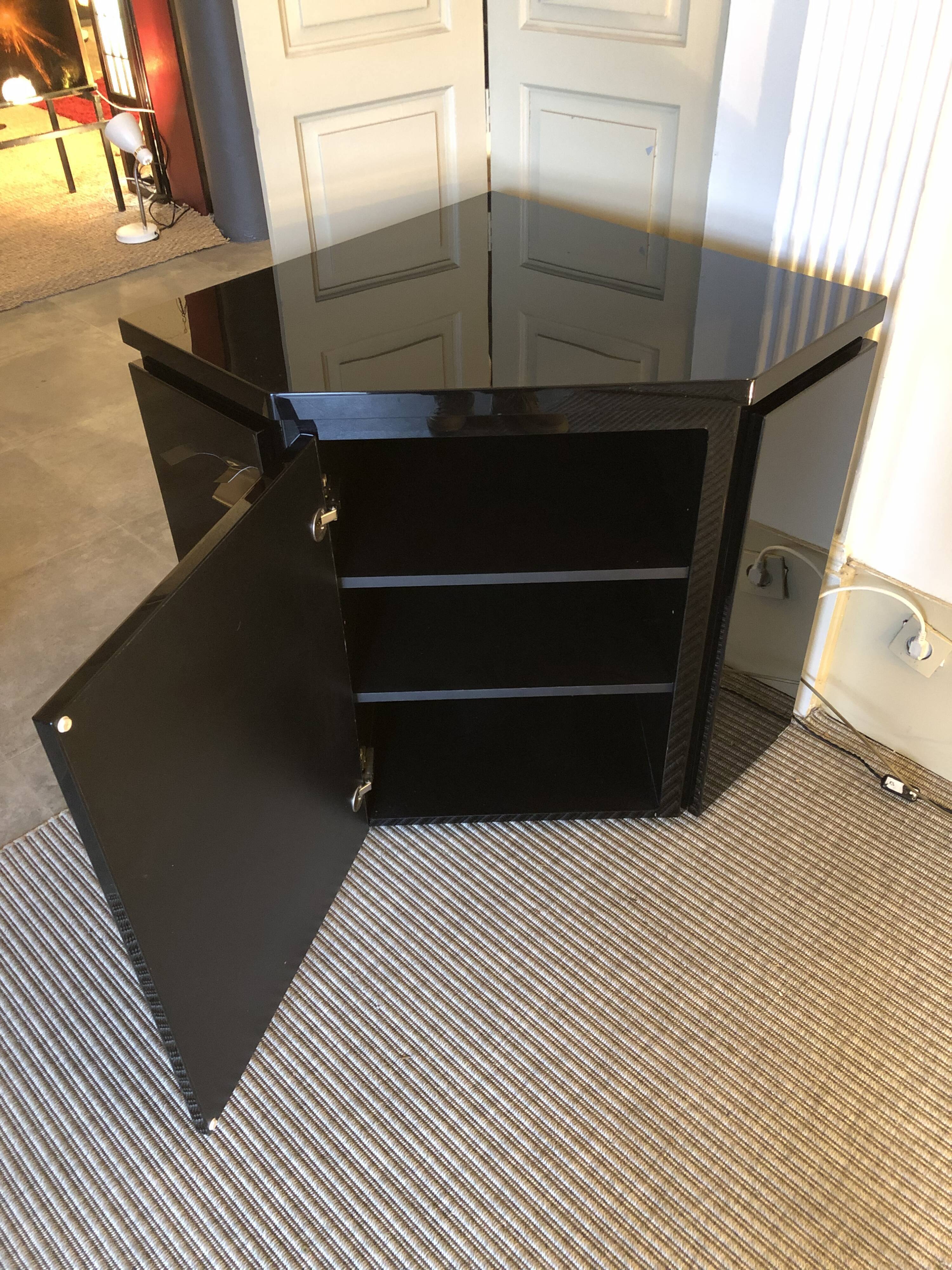 Vintage black lacquer notch